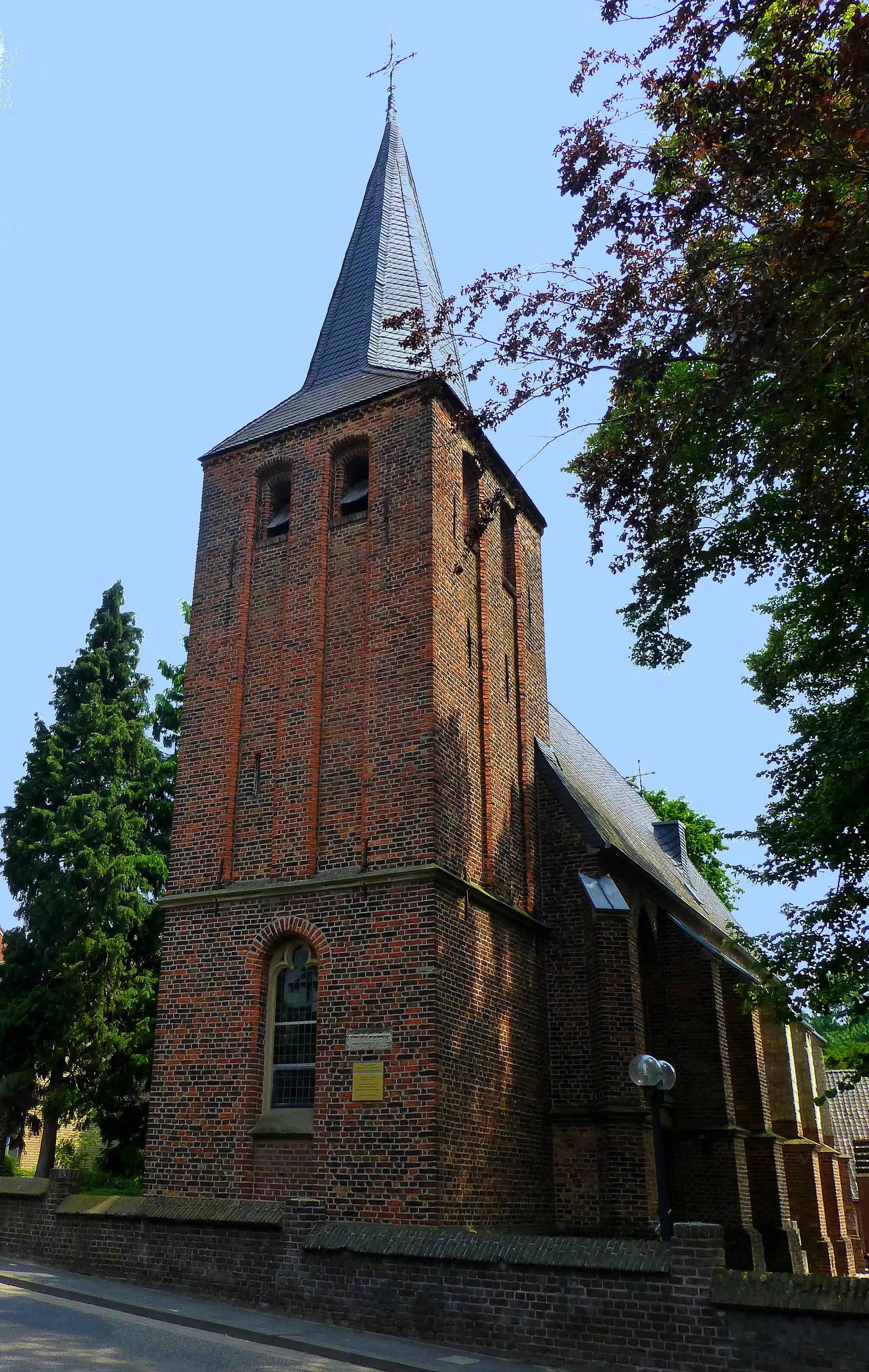 Photo showing: Herongen – kleine St. Amandus-Kirche