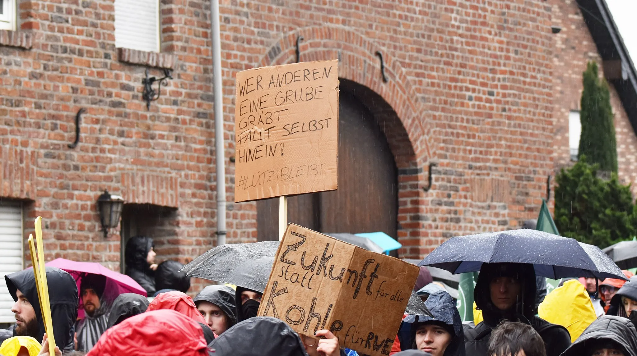 Photo showing: Zug der Bündnisdemo am 14. Januar 2023 in Keyenberg