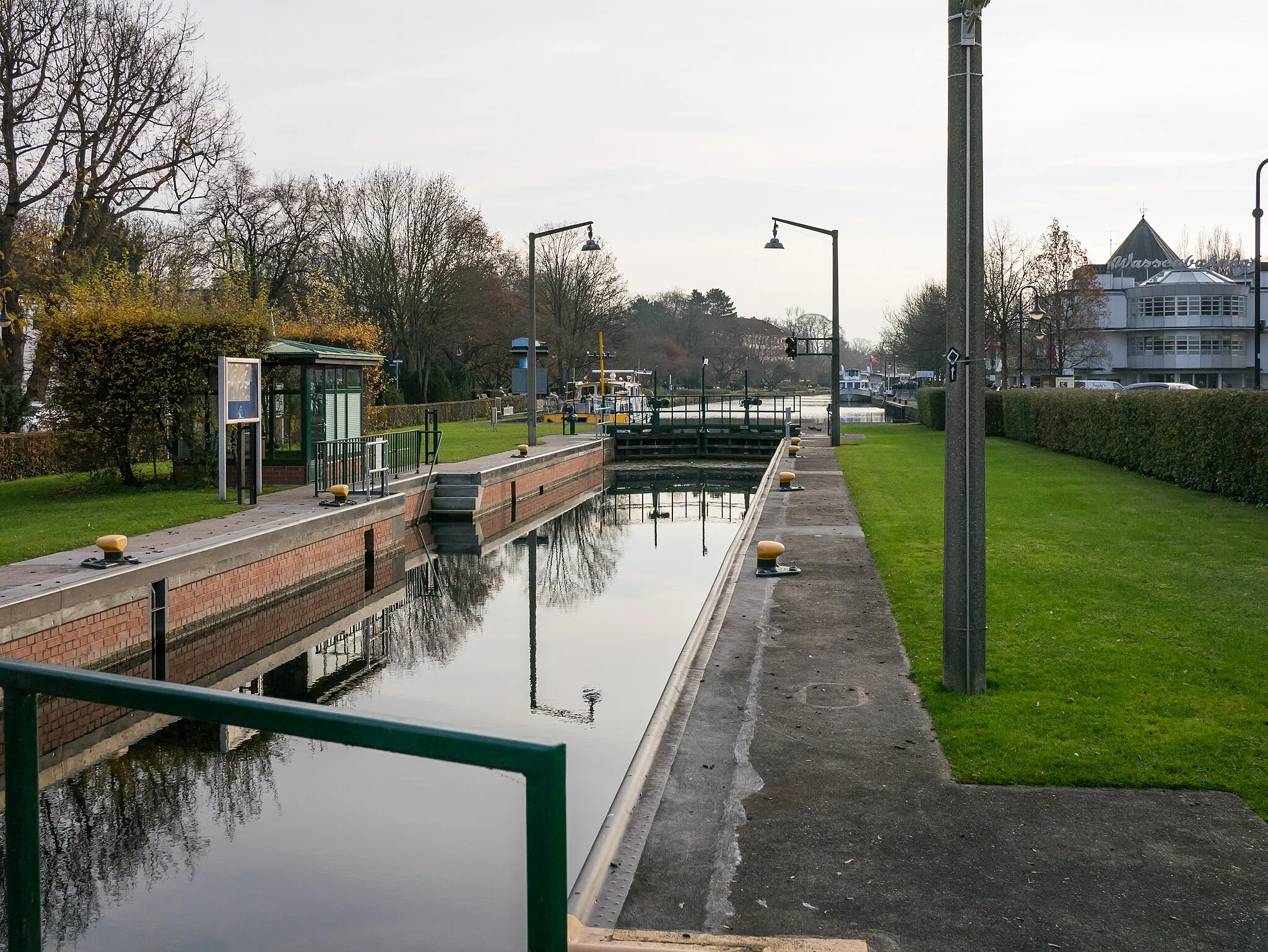 Photo showing: Alte Schleuse ("Old Canal Lock") in Mülheim/Ruhr. NRW, Germany