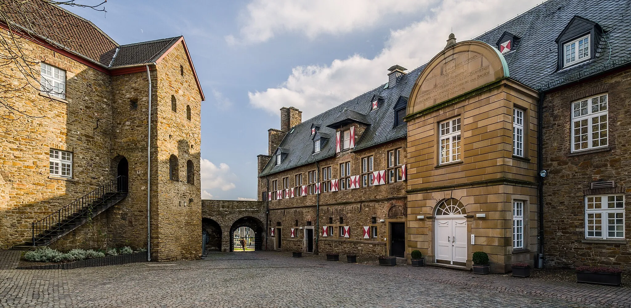 Photo showing: Inner square of the Broich Castle in Mülheim an der Ruhr