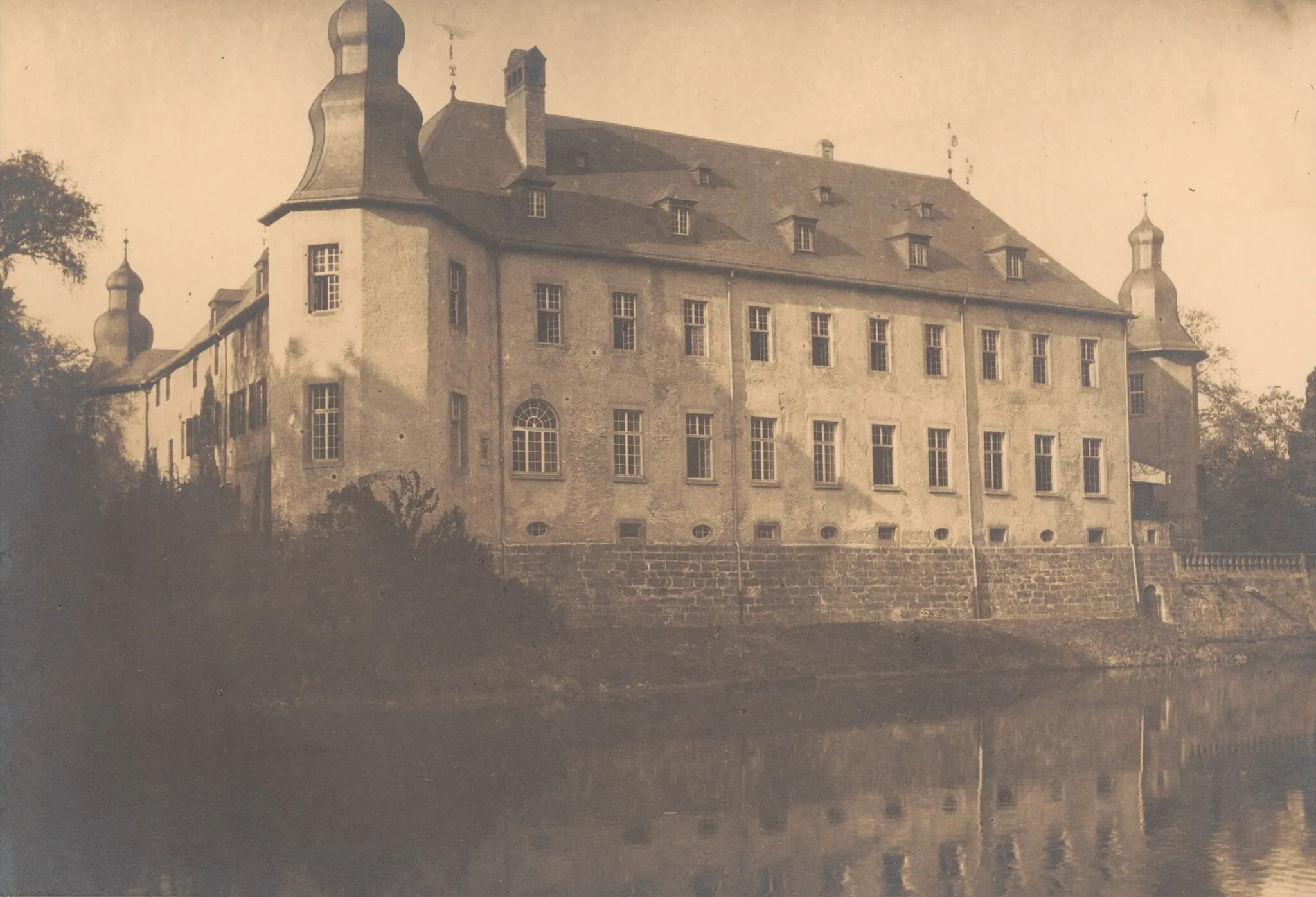 Photo showing: Dyk Schloß, Kreis M.Gladbach, Westseite des Schlosses