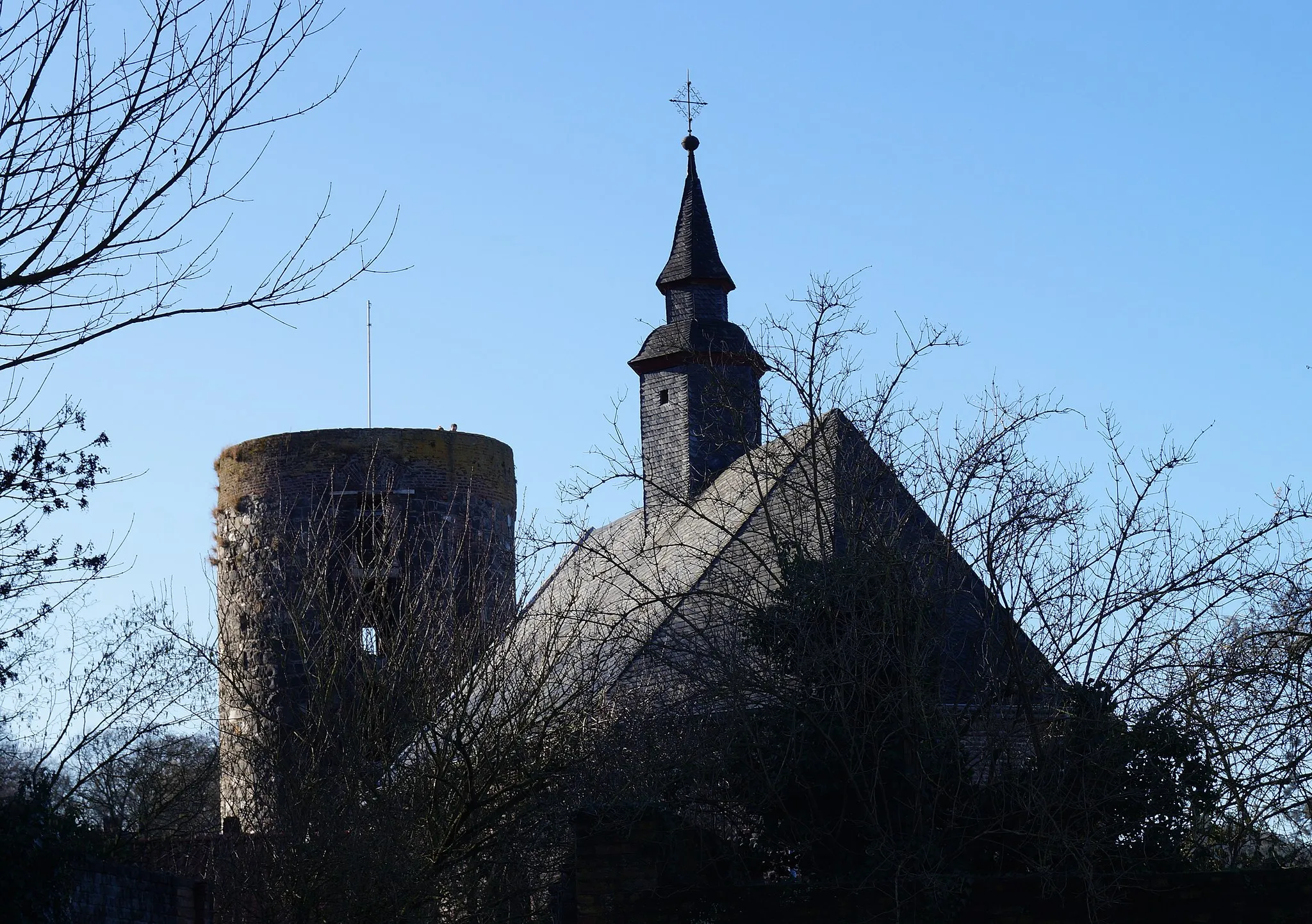 Photo showing: Schlosskapelle und Mühlenturm