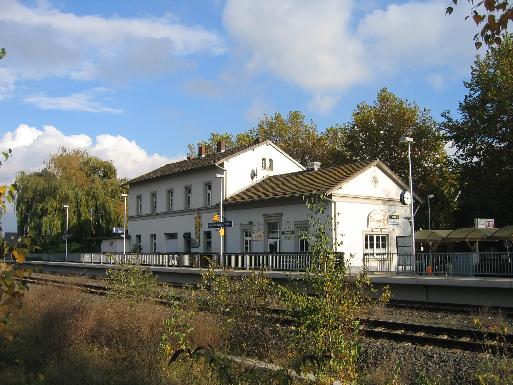Photo showing: Haltepunkt Kapellen-Wevelinghoven an der Erftstrecke.