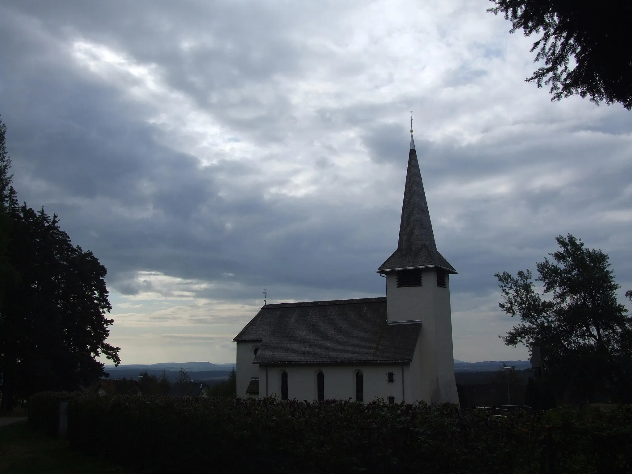 Photo showing: Die Grundsteinlegung für die Kirche war am 29.09.1929