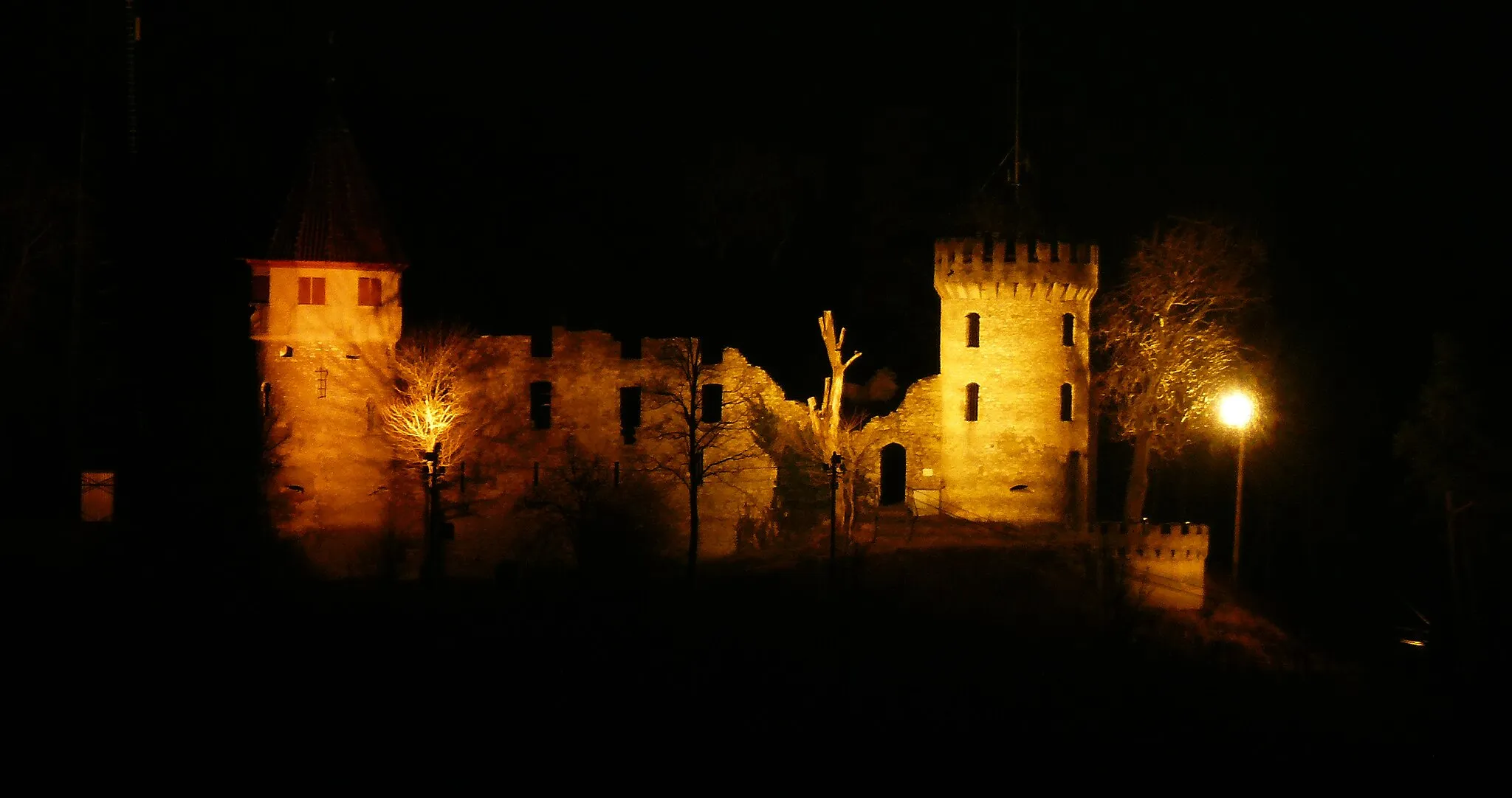 Photo showing: Honberg At Night