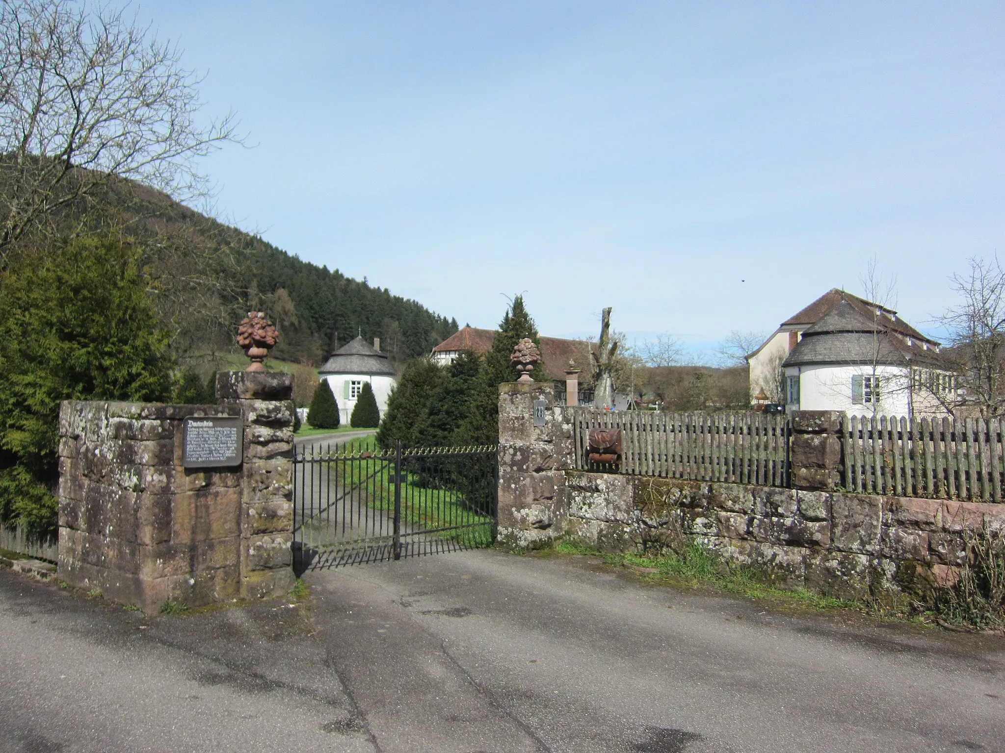 Photo showing: Dautenstein Castle, gate