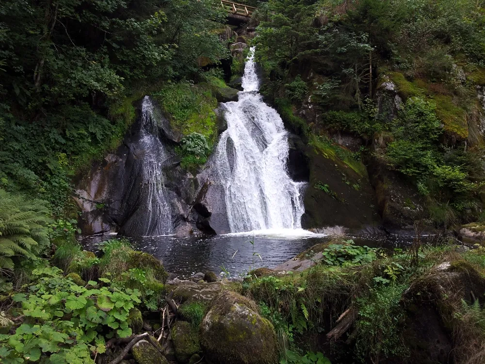 Photo showing: The located in Triberg im Schwarzwald Triberg Waterfalls are with their total of 163 meters height to the highest and most famous waterfalls in Germany. Source: Wikipedia https://de.wikipedia.org/wiki/Triberger_Wasserf%C3%A4lle