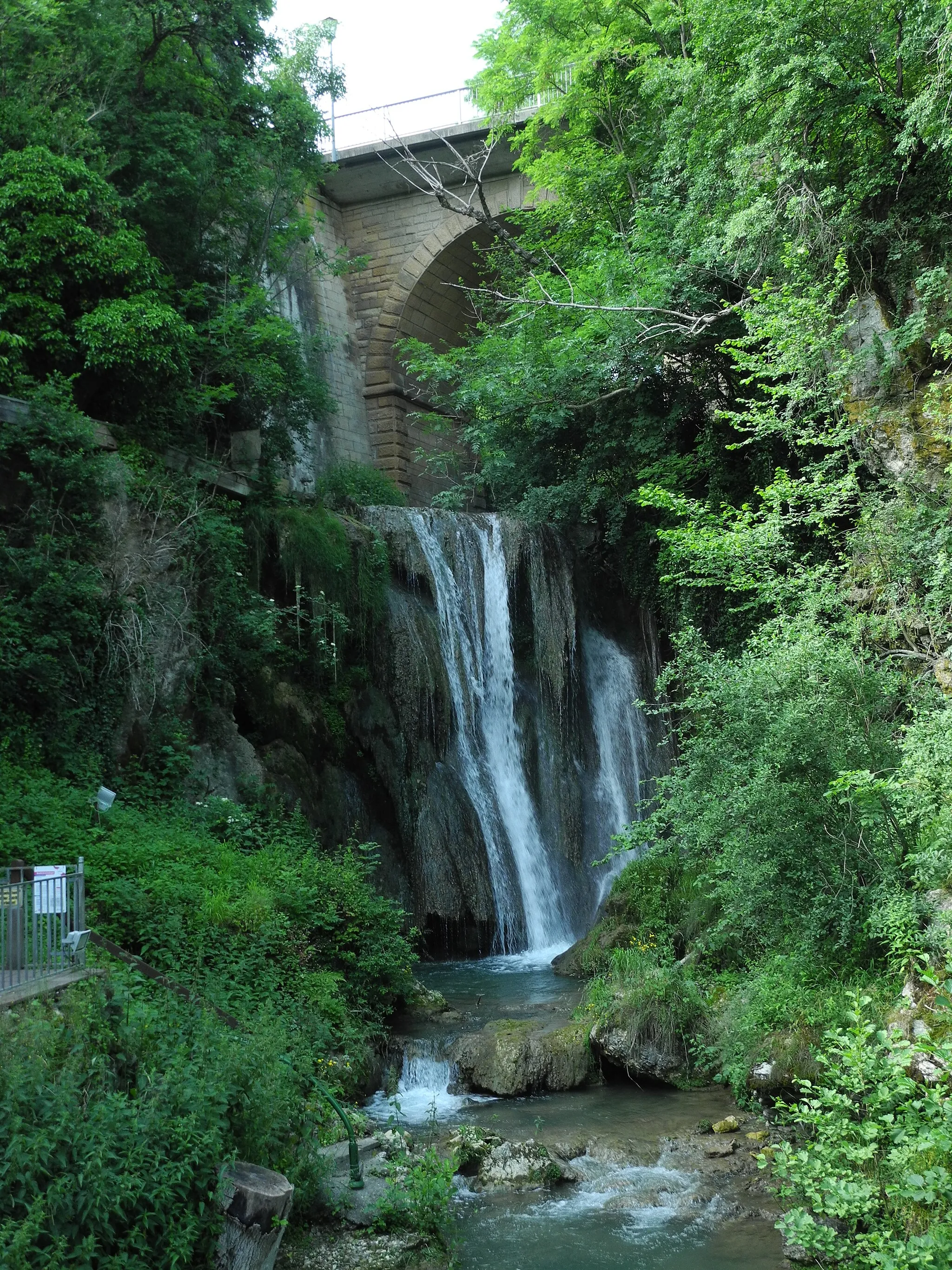 Photo showing: Der Wasserfall in Blumenfeld, Stadt Tengen, Baden-Württemberg, Deutschland.