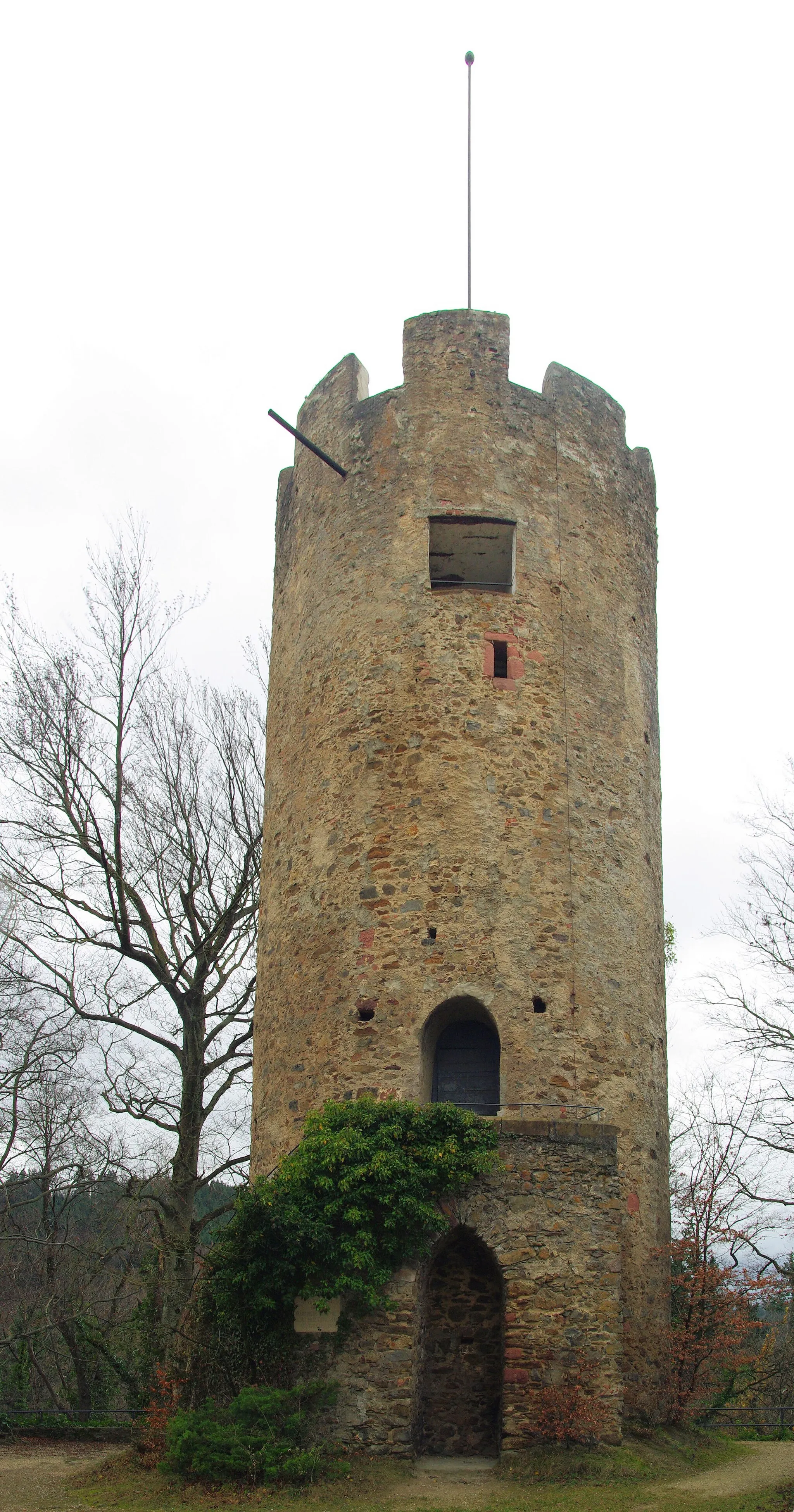 Photo showing: Frontaler Blick auf den Turm