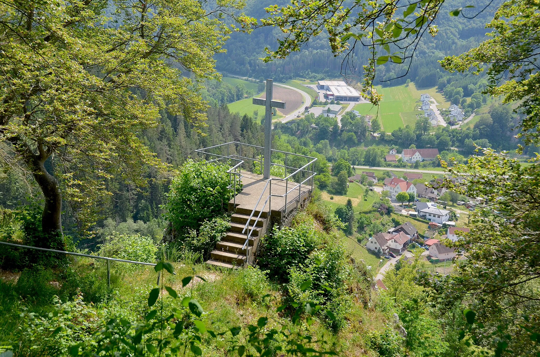 Photo showing: Kreuzfelsen bei Bärenthal im Naturschutzgebiet Hüttenberg im Landkreis Tuttlingen