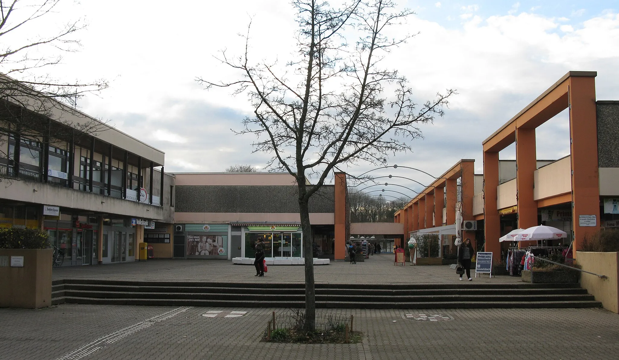 Photo showing: Einkaufszentrum in Freiburg-Landwasser