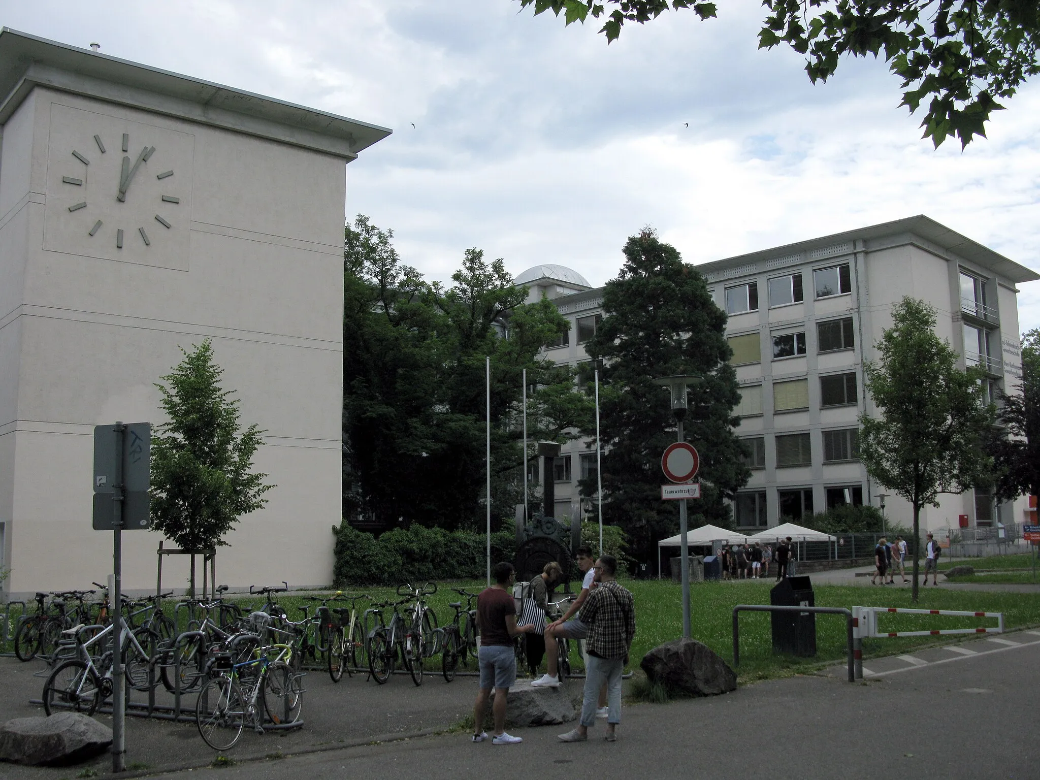Photo showing: Walther-Rathenau-Gewerbeschule in Freiburg mit Kuppel des früheren Planetariums