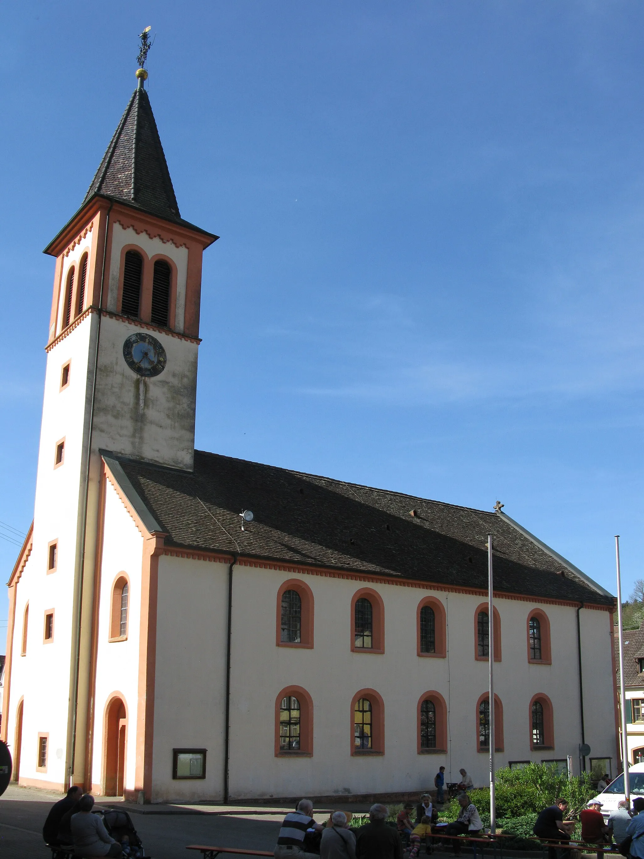 Photo showing: In der ehemaligen evangelischen Stadtkirche von Sulzburg befindet sich heute das Landesbergbaumuseum Baden-Württemberg.