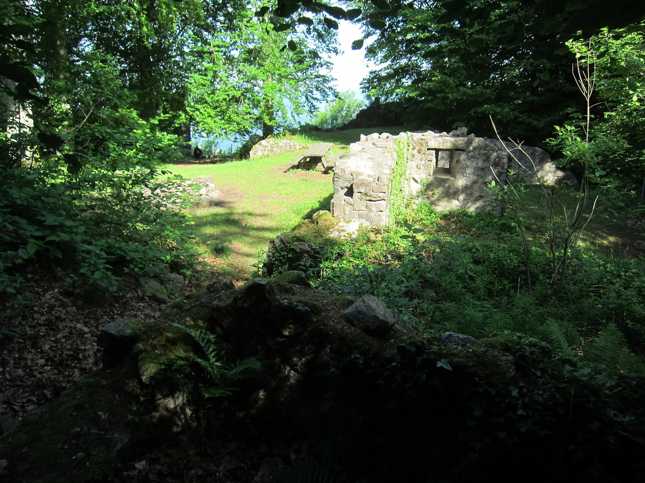 Photo showing: the inner courtyard, looking northwestwards