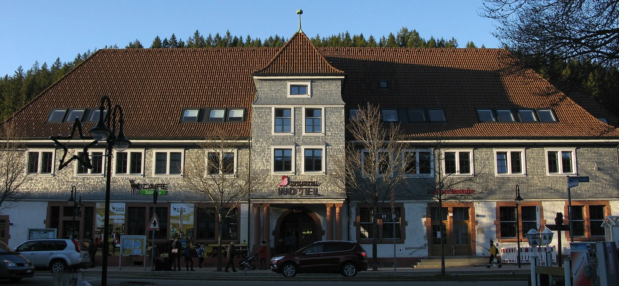 Photo showing: Bahnhof Titisee mit Coucou Hotel