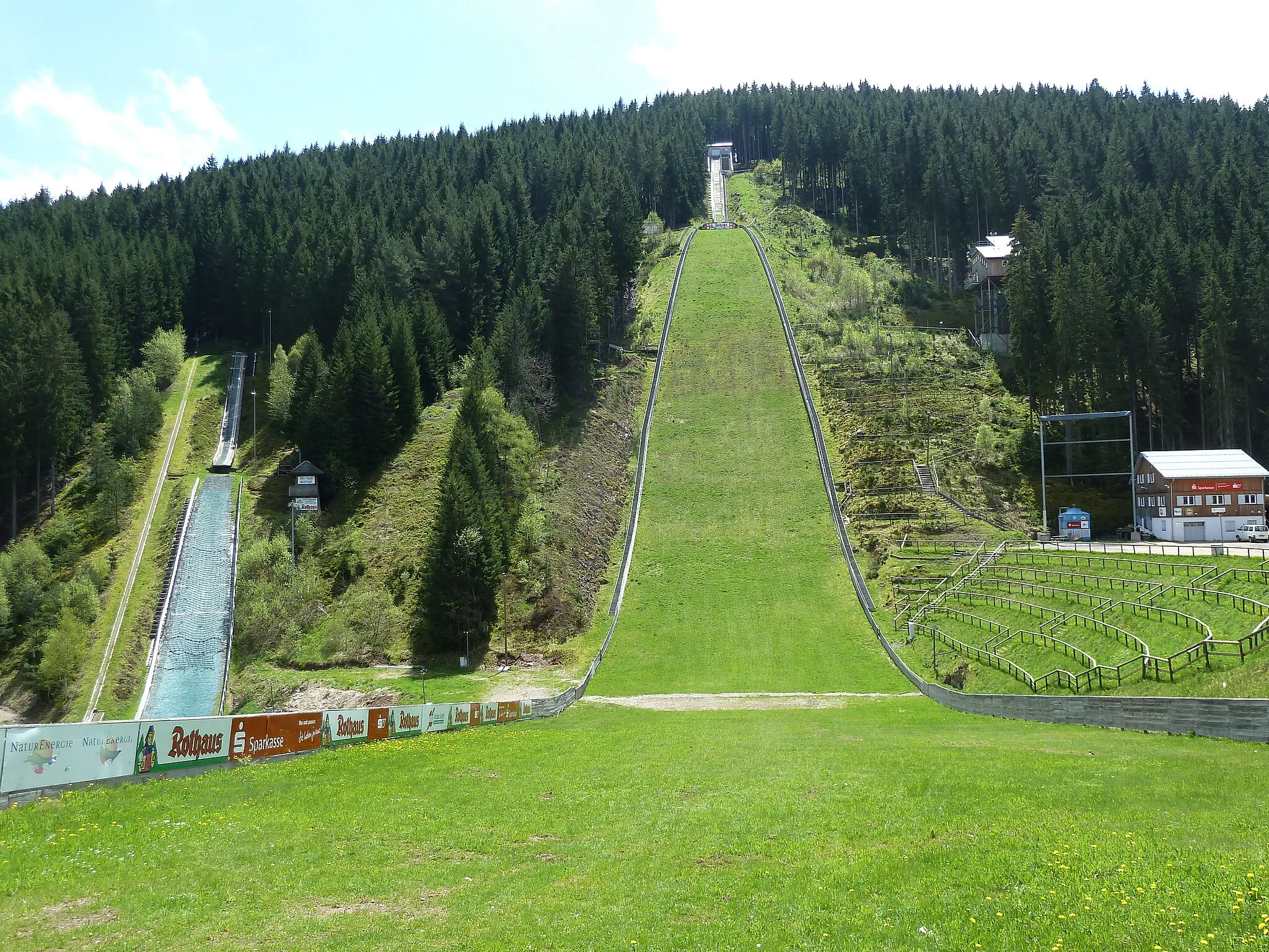 Photo showing: Hochfirstschanze und Fritz-Hermann-Schanze in Titisee-Neustadt