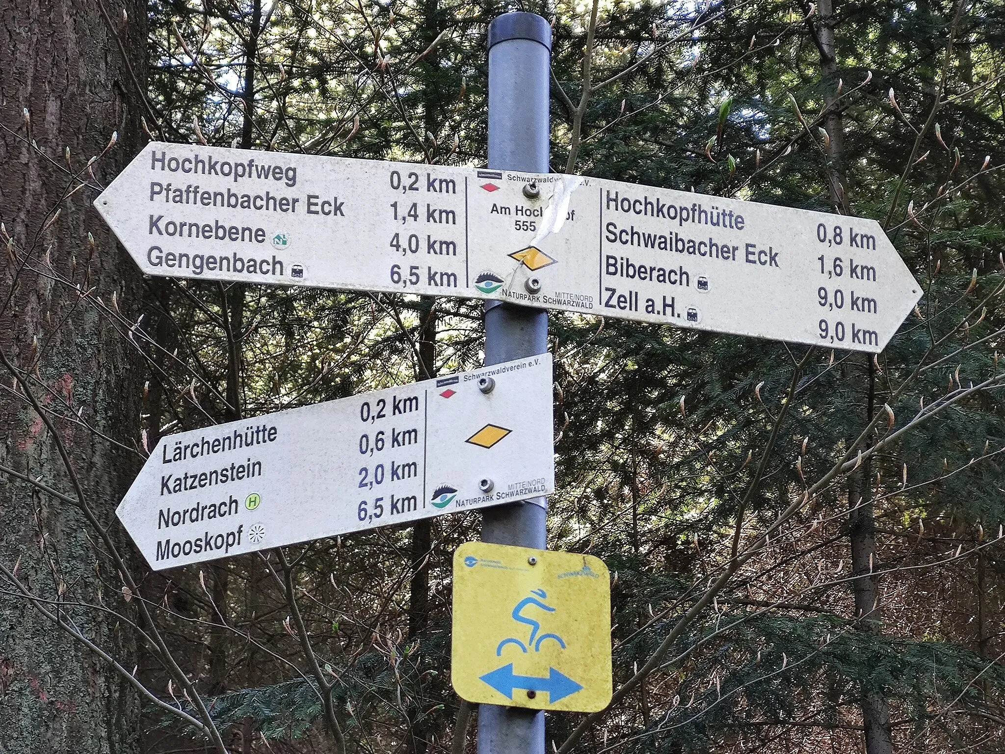 Photo showing: Wegweiser „Am Hochkopf“ des Schwarzwaldvereins