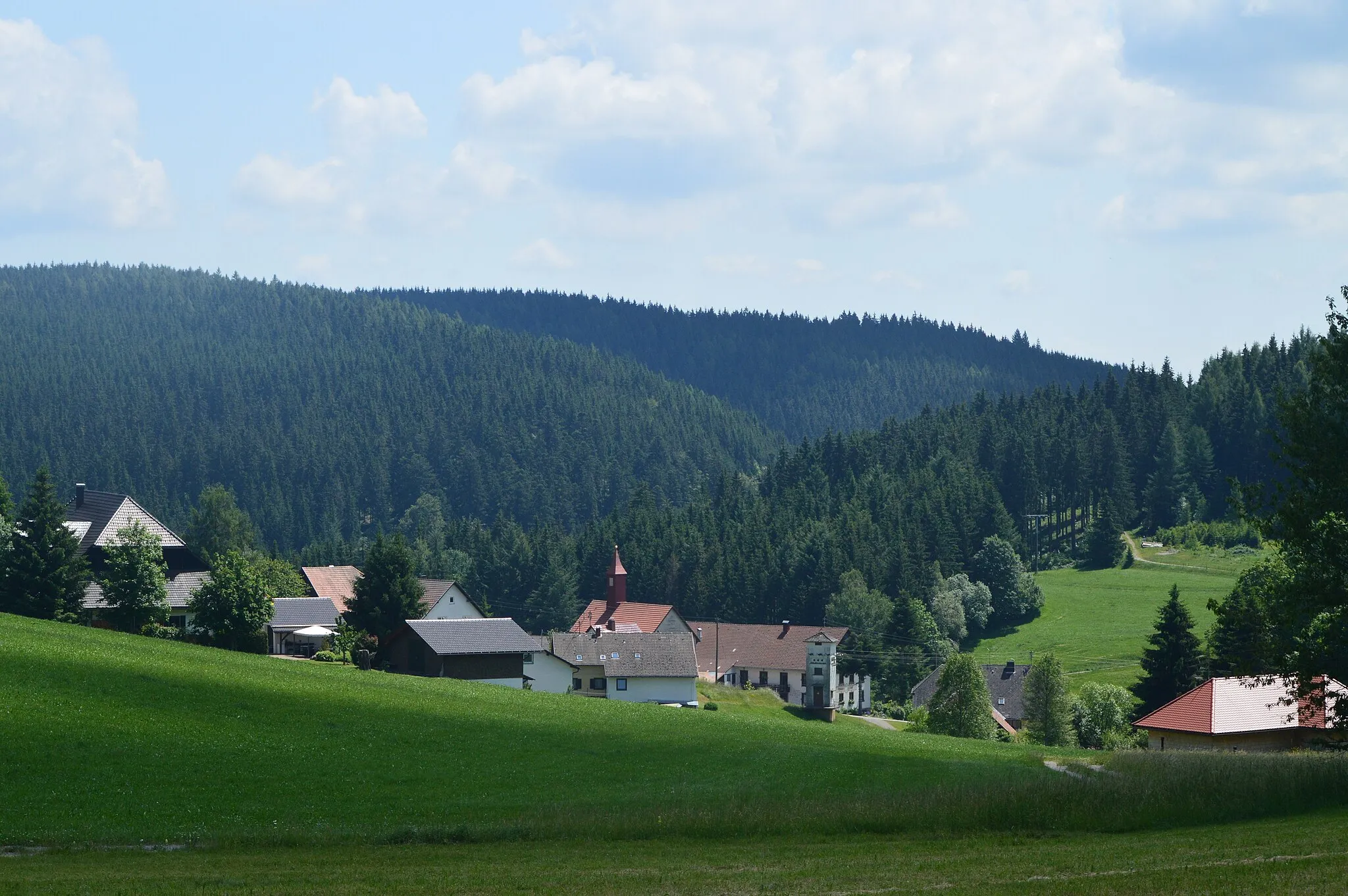 Photo showing: Dè Wyler Bulgèbach a dè rächtè Mettmahaaldè lyt südöschtlich unterhalb vom Dorf Schtaufè