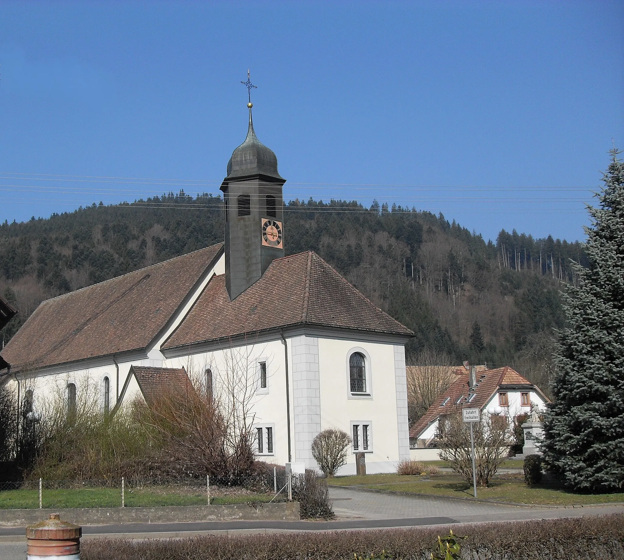 Photo showing: Südseite der Kirche St. Leonhard in Niederwinden, Gemeinde Winden im Elztal, Landkreis Emmendingen