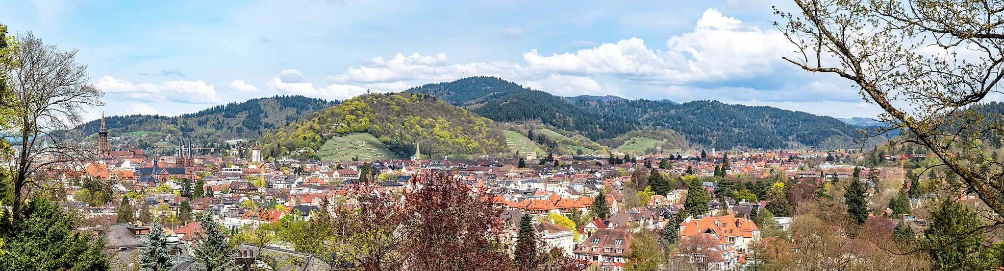 Photo showing: Bilder aus Freiburg Aufnahmen vom 15.4 2018

Lorettoberg Panoramablicj auf Freiburg vom Münster bis Ebnet