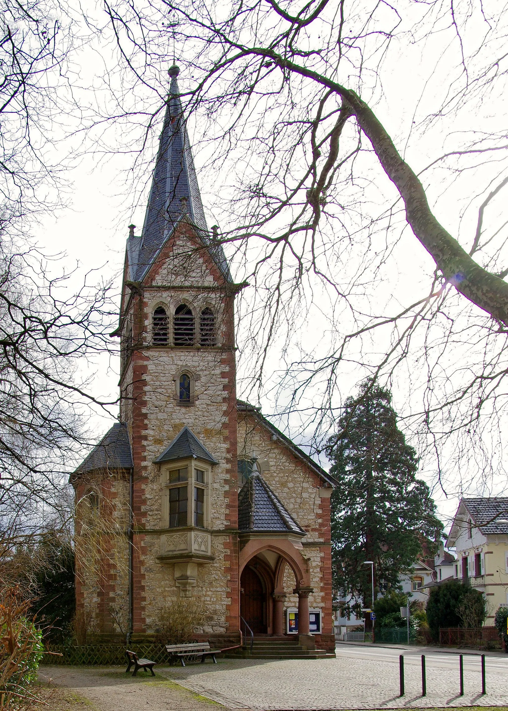 Photo showing: Aussenansicht der Martin Luther Kirche in Staufen im Breisgau