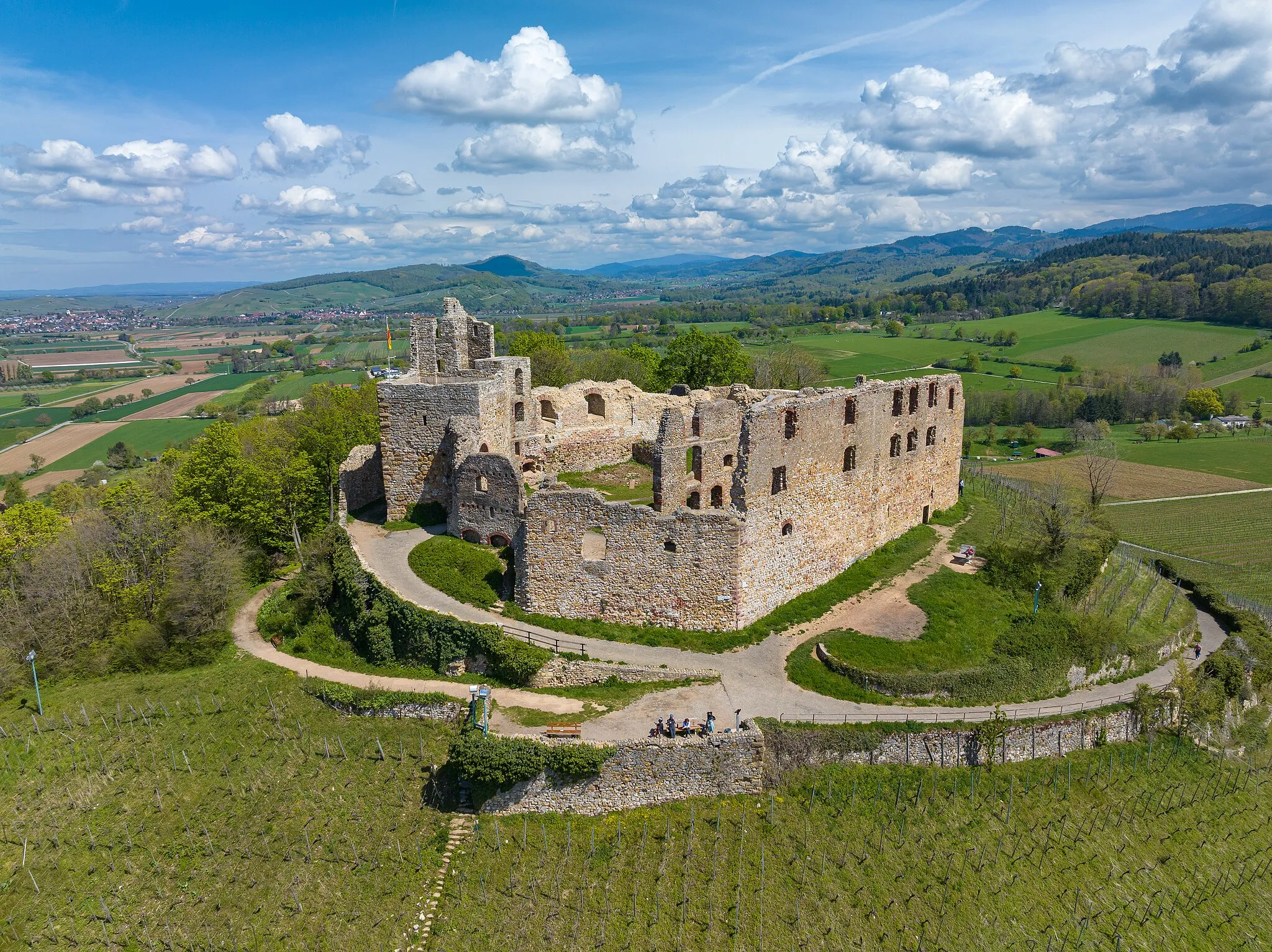 Photo showing: Aerial view Staufen castle ruins