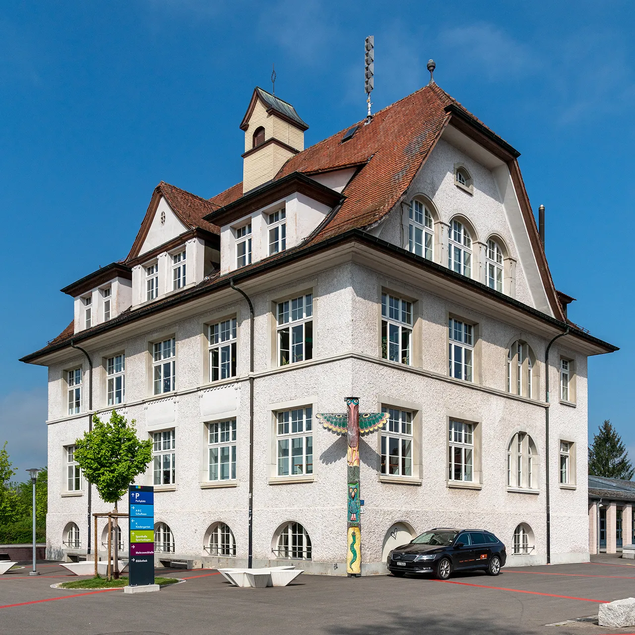 Photo showing: Das alte Dorfschulhaus (heute: Primarschule) von Kaisten.