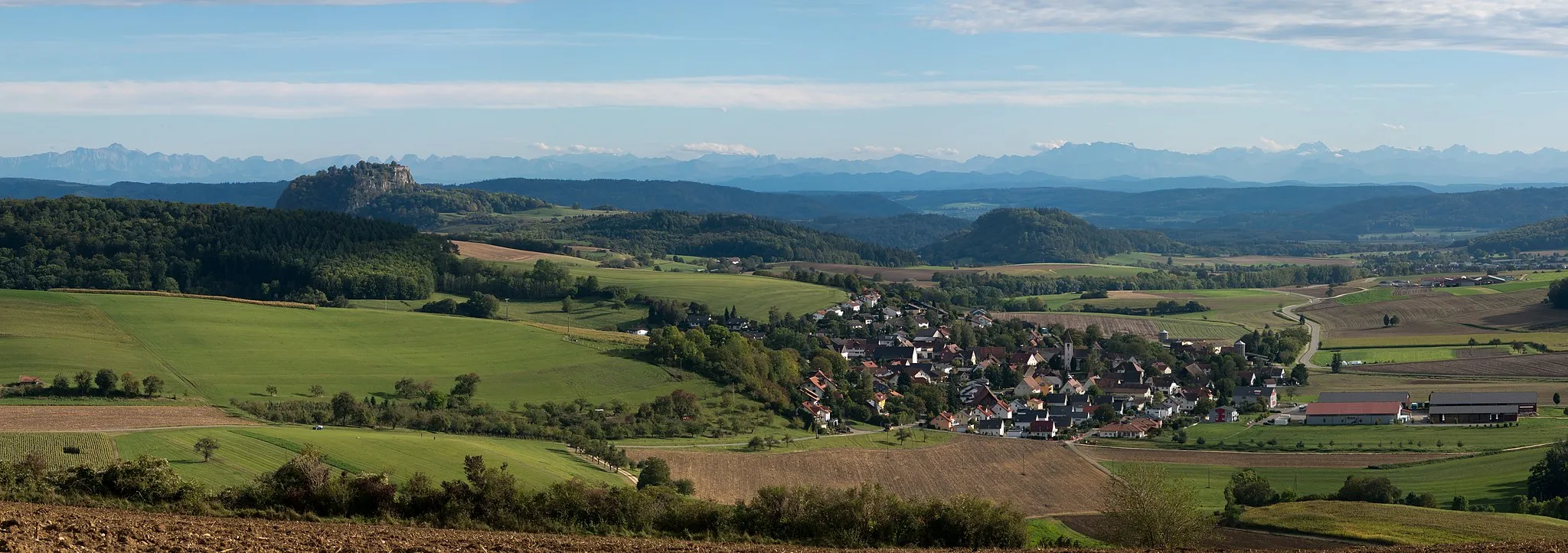 Photo showing: Duchtlingen near Hilzingen in the Hegau, Baden-Württemberg, Germany