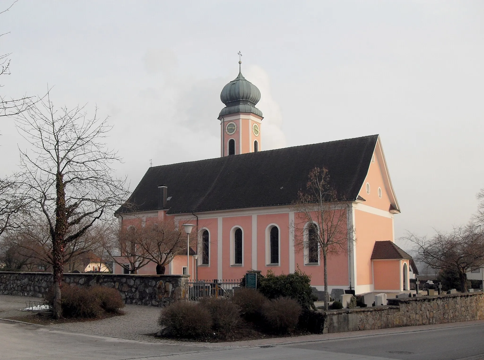 Photo showing: Nordwestseite der Kirche St. Clemens in Dogern