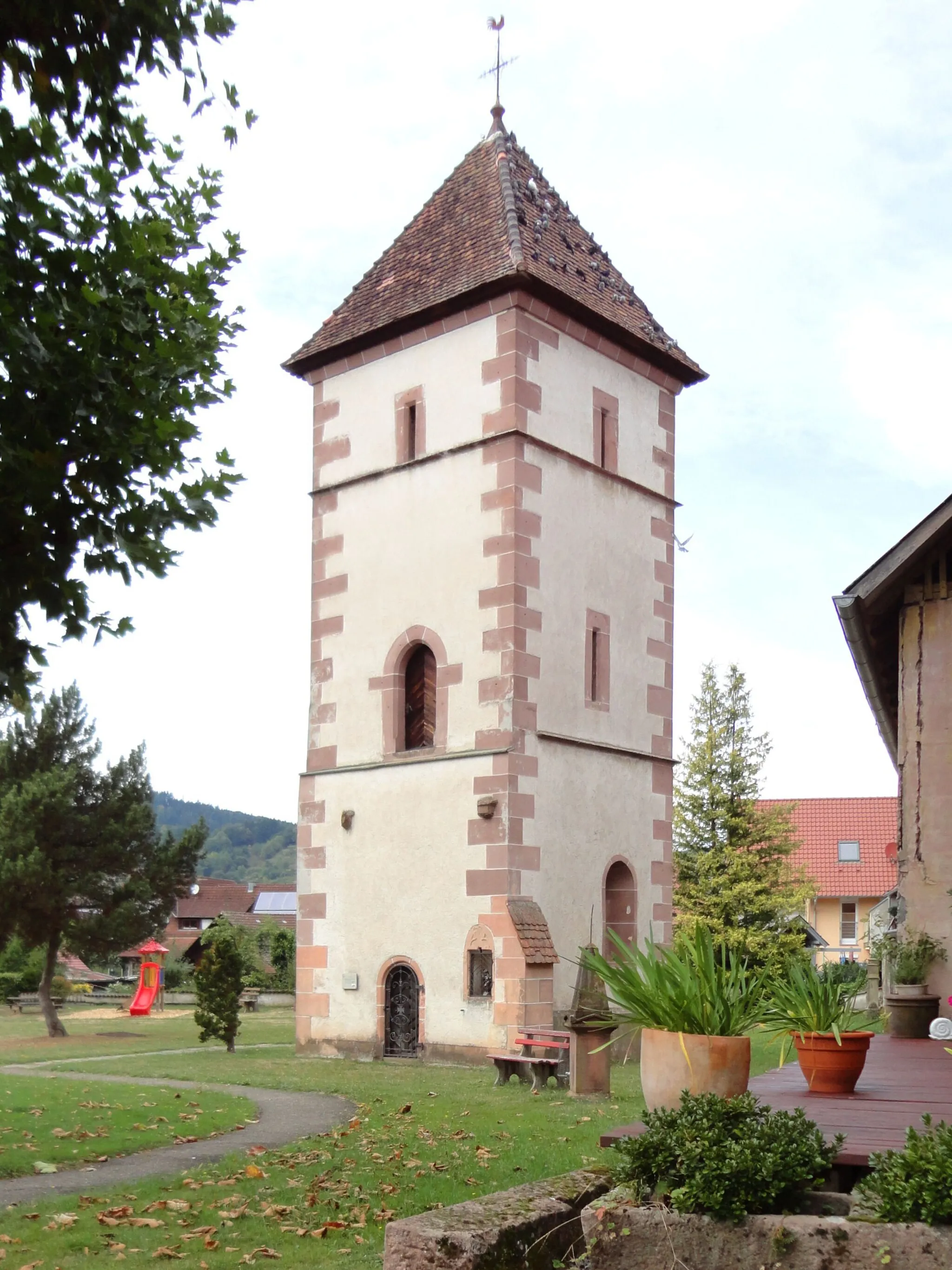 Photo showing: Turm am alten Kirchplatz in Biberach (Baden).