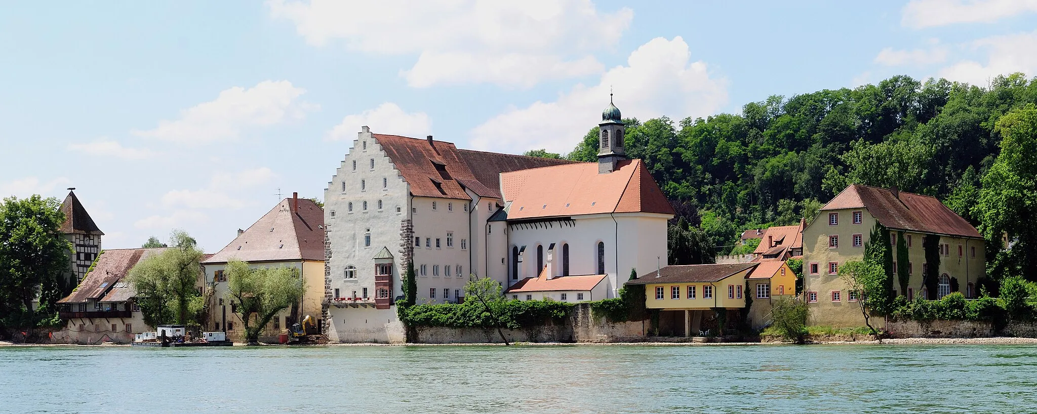 Photo showing: Rheinfelden: Castle Beuggen as seen from the swiss bank of the river Rhine.