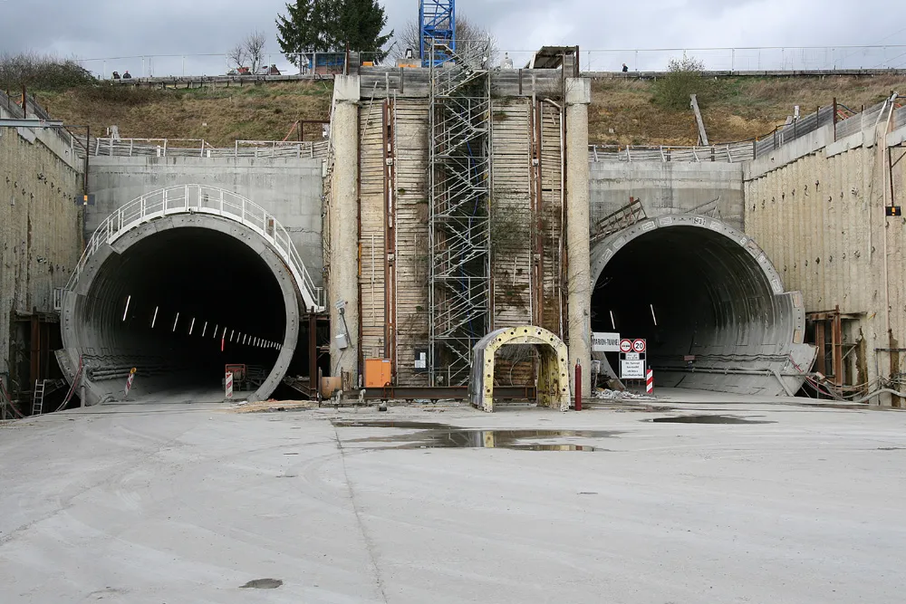 Photo showing: The southern end of the two Katzenberg Tunnel tube sections that were created with a TBM. In the future, a short open-cut section will serve as the continuation of these tubes.