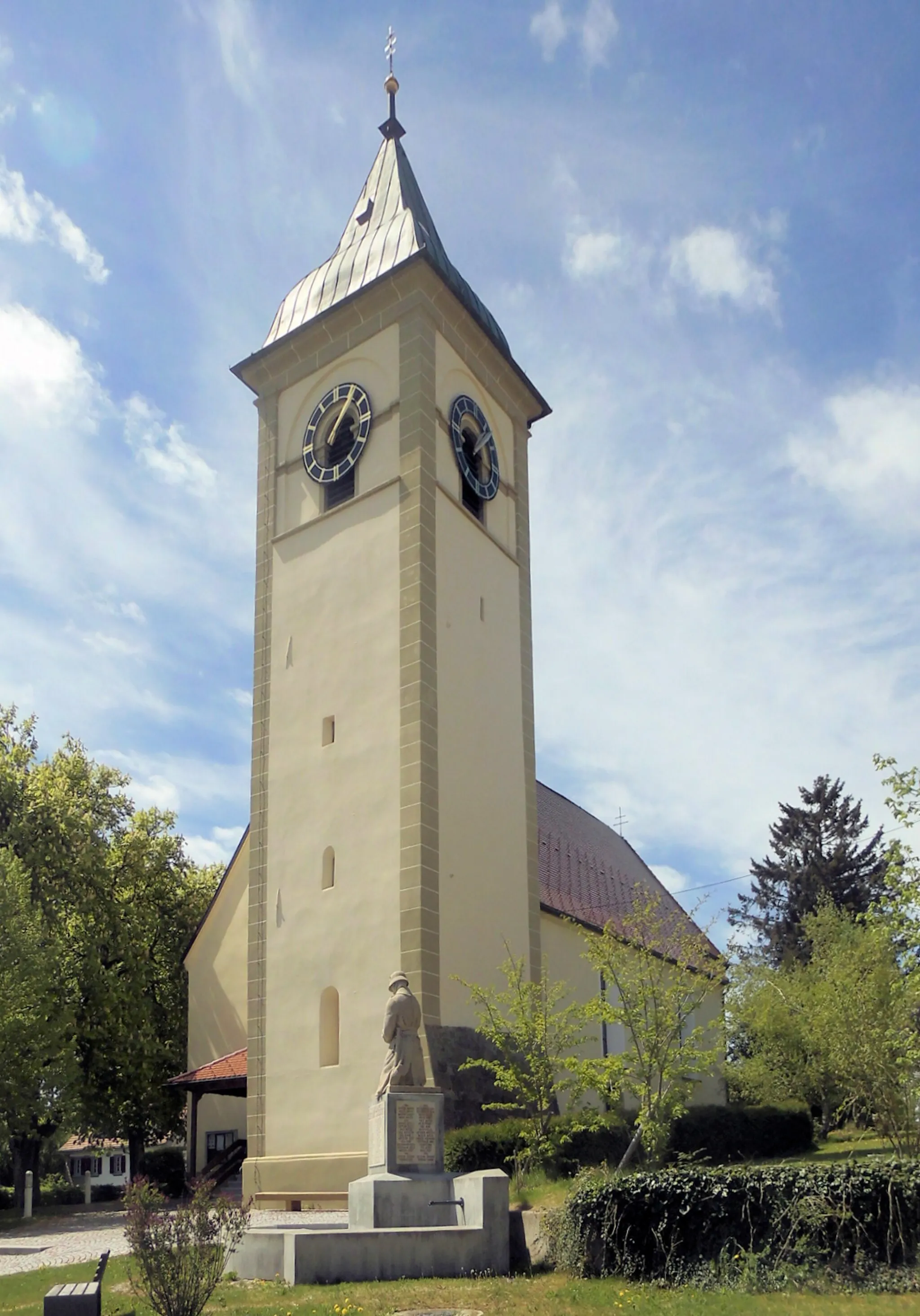 Photo showing: Nordostseite der katholischen Kirche St. Blasius in Aasen, Stadt Donaueschingen, Deutschland