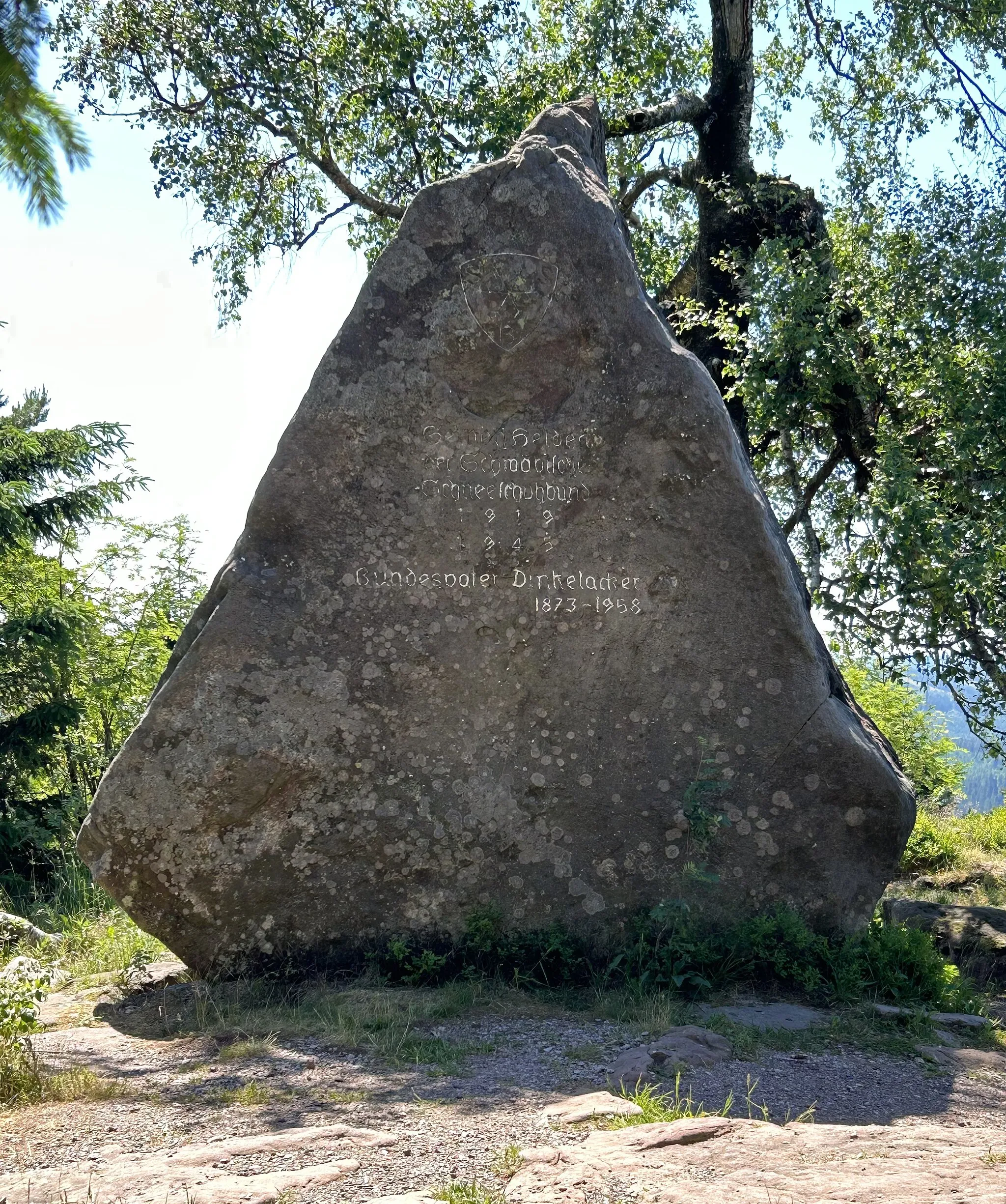 Photo showing: Gedenkstein an de:Paul Dinkelacker auf dem Schliffkopf