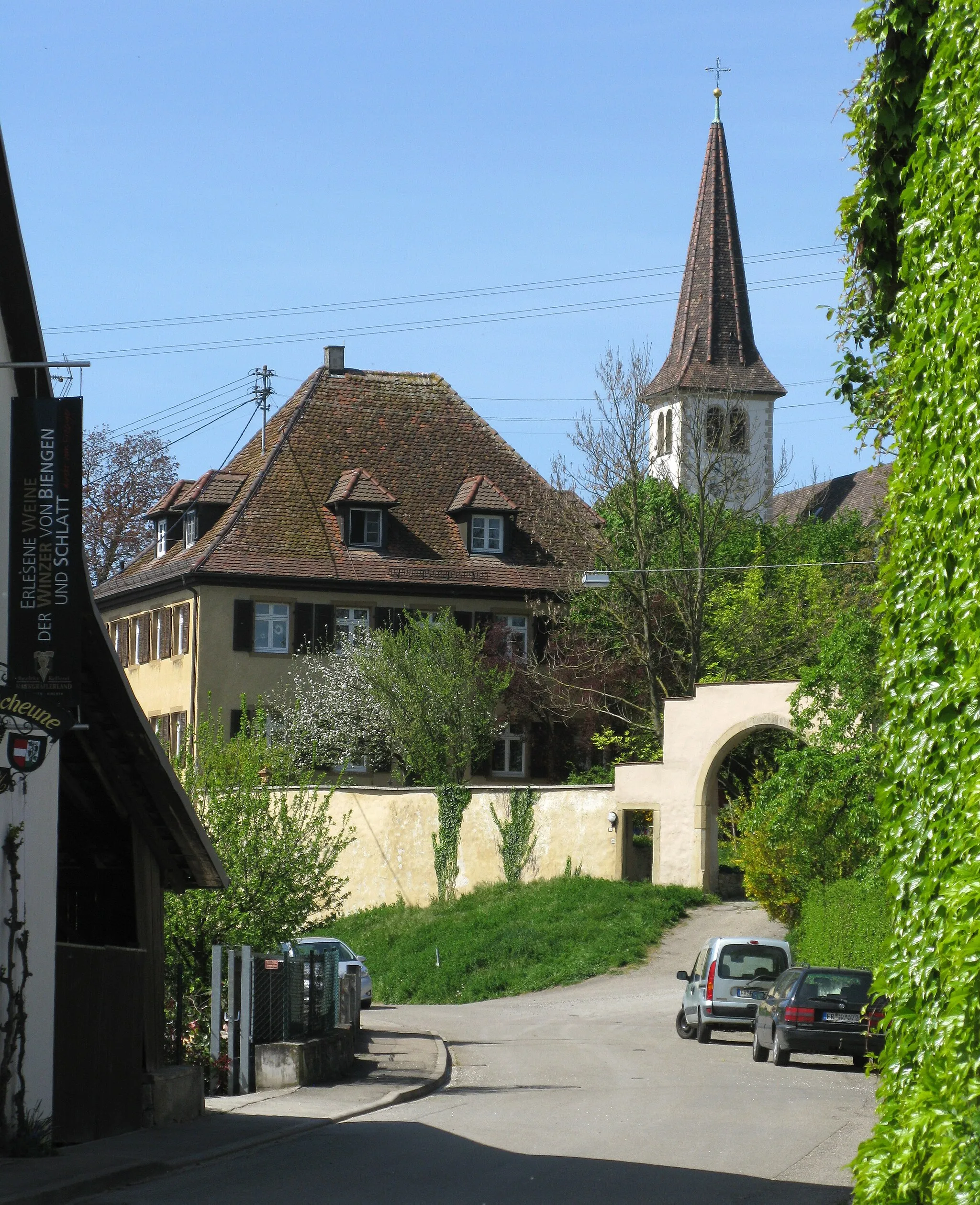 Photo showing: Pfarrhaus und St. Leodegar in Bad Krozingen-Biengen