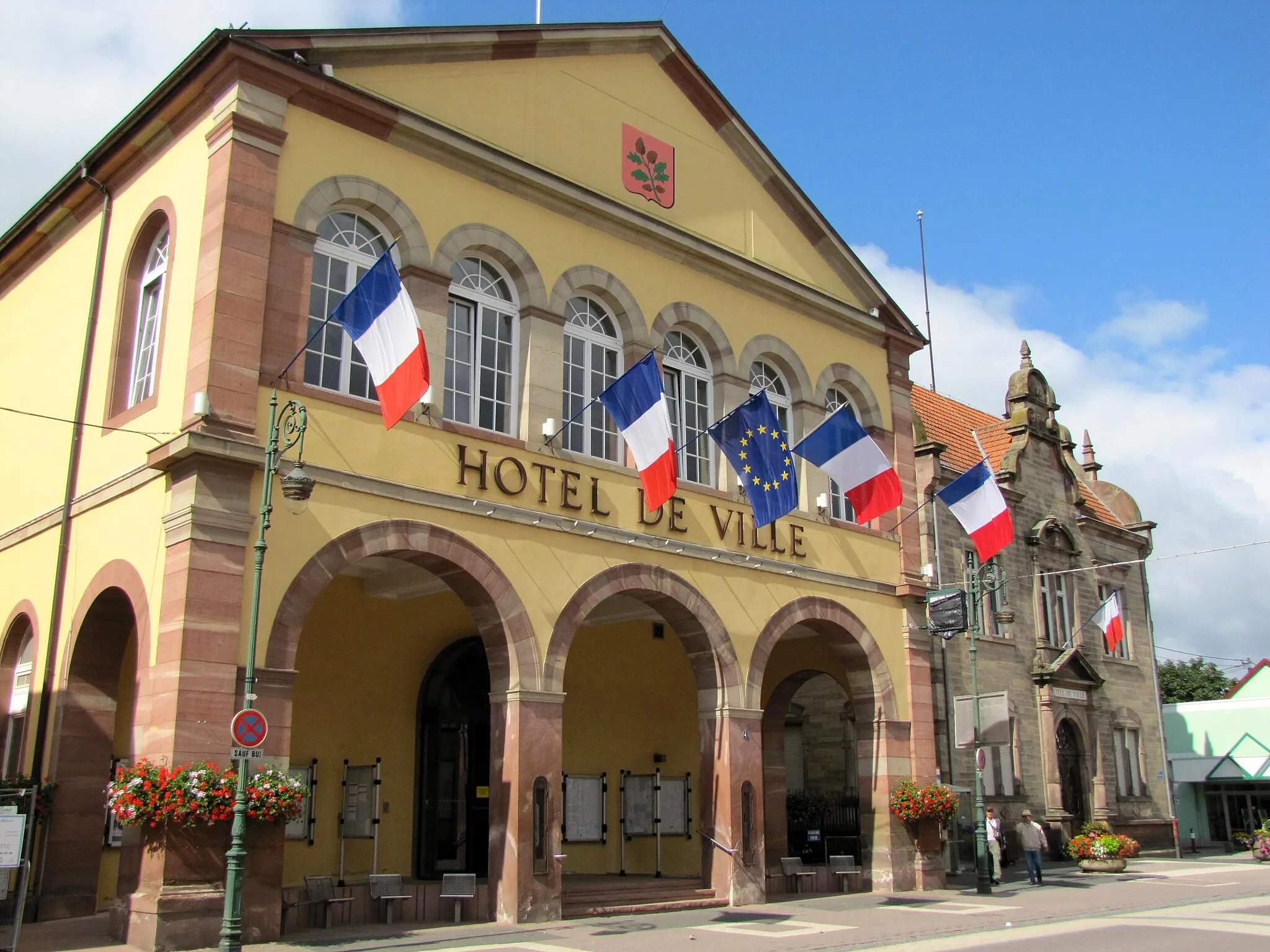 Photo showing: This building is indexed in the base Mérimée, a database of architectural heritage maintained by the French Ministry of Culture, under the references IA00119210 and IA00119209 .