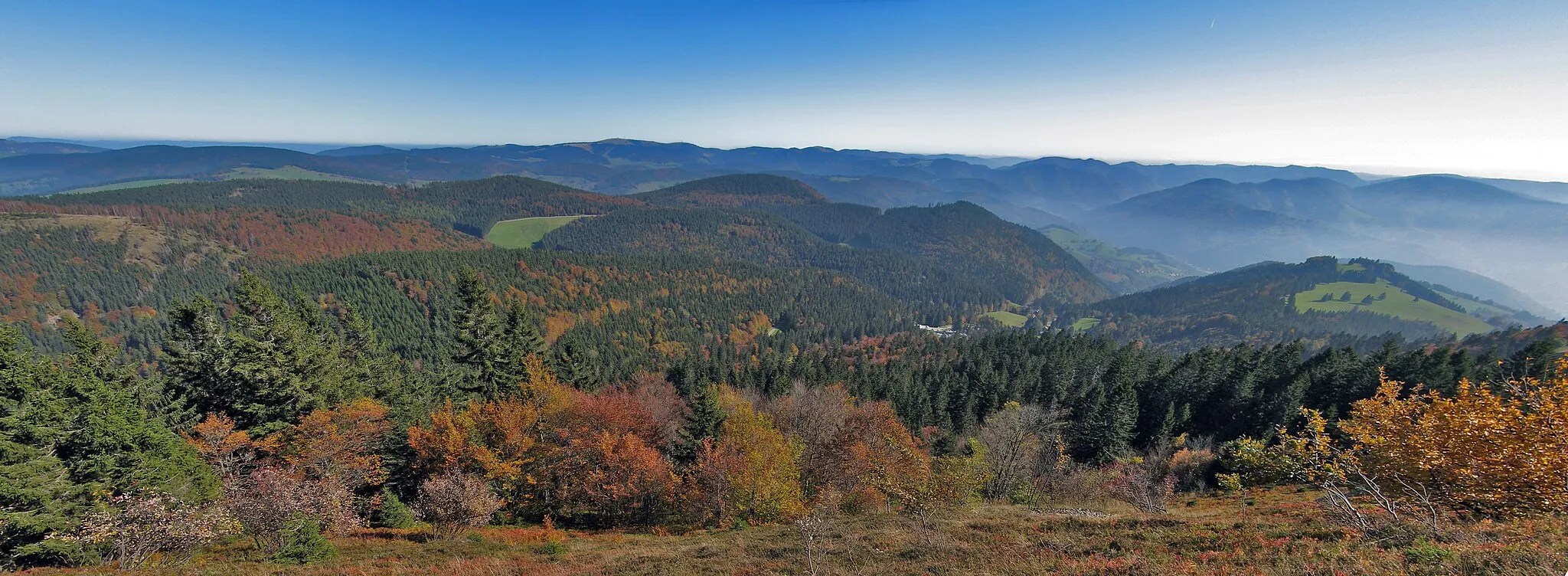 Photo showing: View form the Belchen to the Feldberg