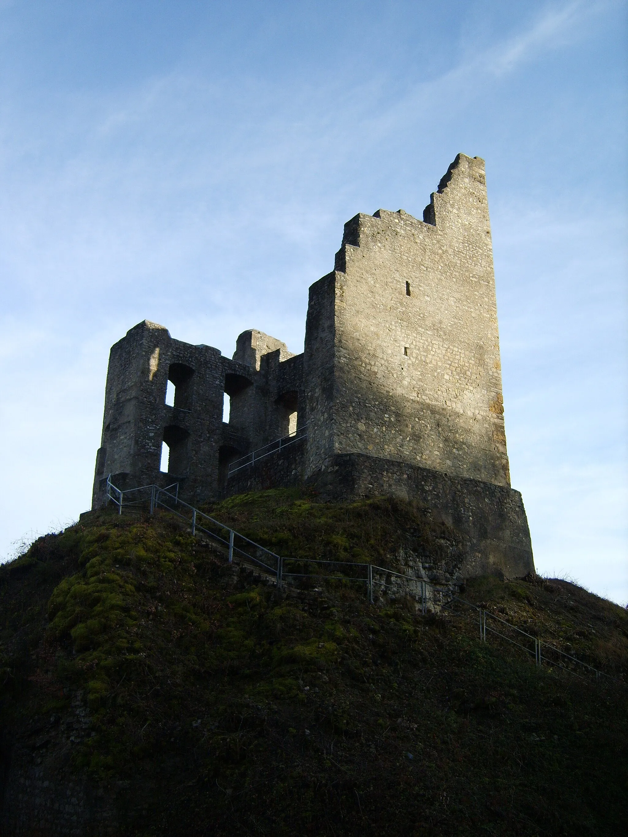 Photo showing: Ruine Herrenzimmern