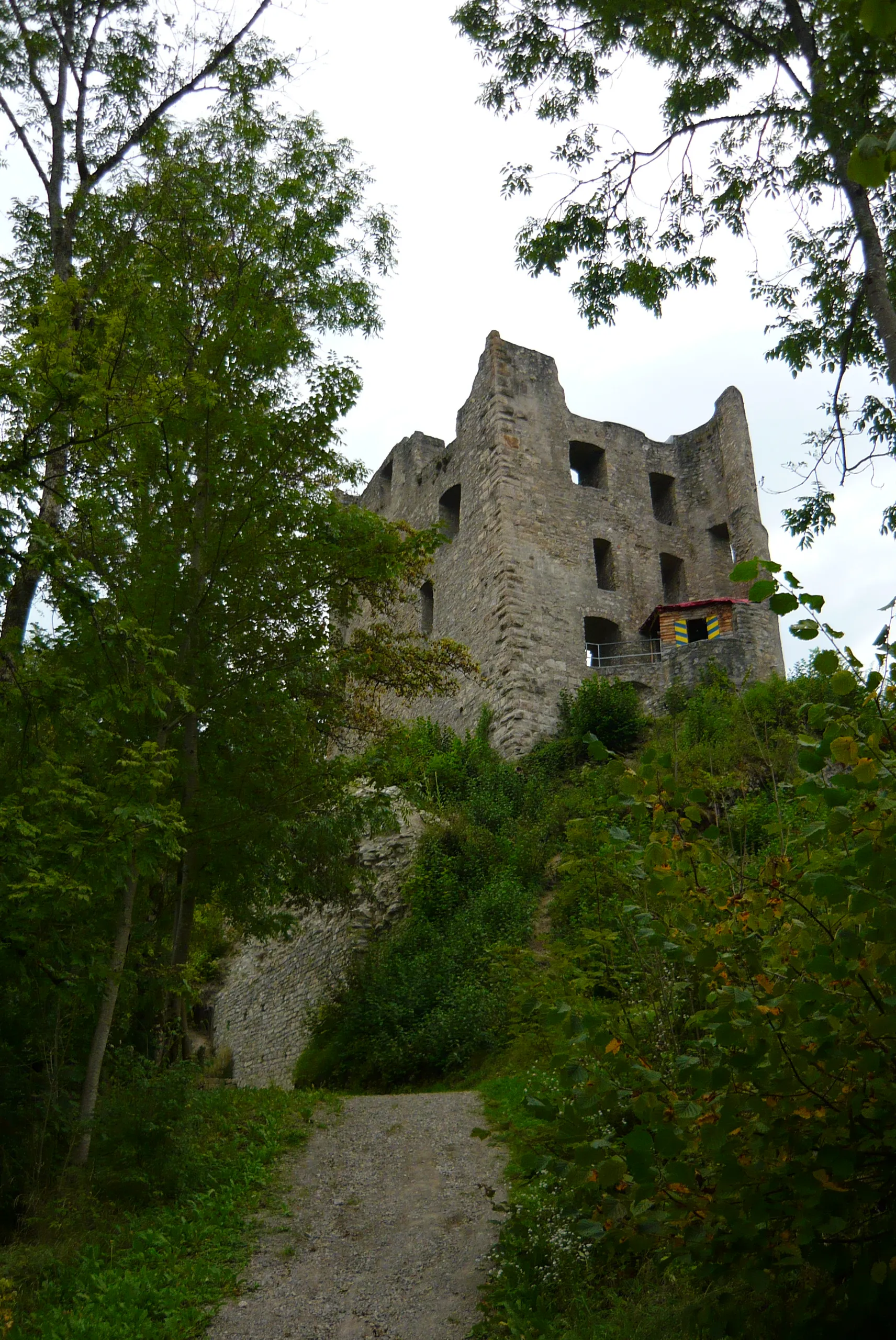 Photo showing: Burgruine Herrenzimmern, Ruins of Herrenzimmern Castle