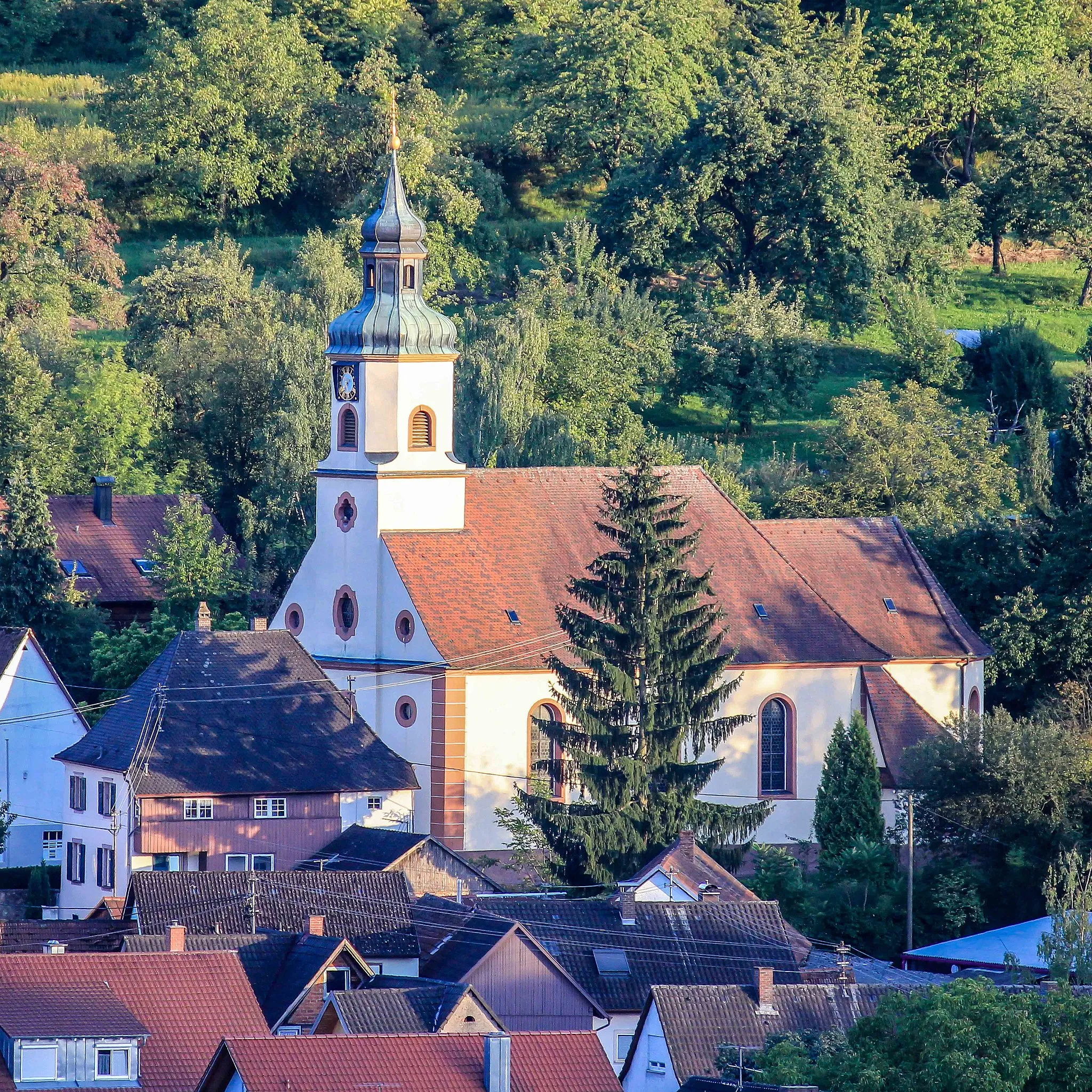Photo showing: Blick auf die Bombacher Kirche