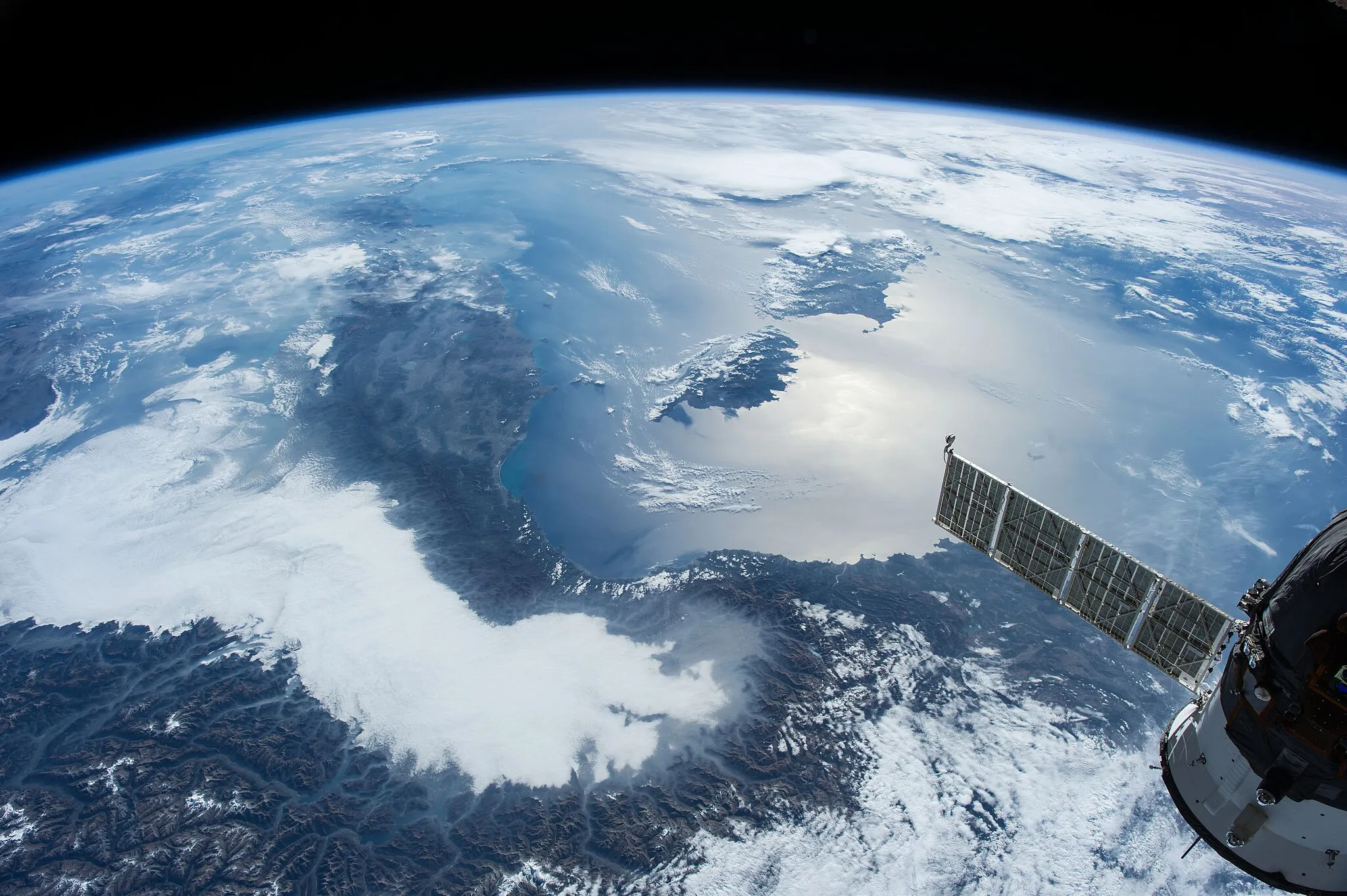 Photo showing: View of Earth taken during ISS Expedition 53.