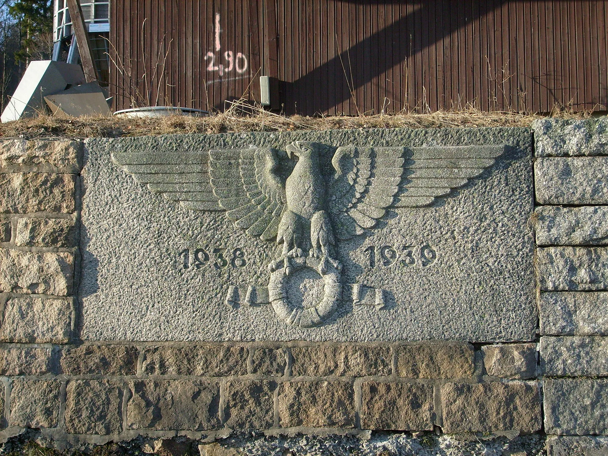 Photo showing: Feldberg Pass: Reichsadler on a wall commemorating the completion of a Third Reich construction project with dates 1938-1939.