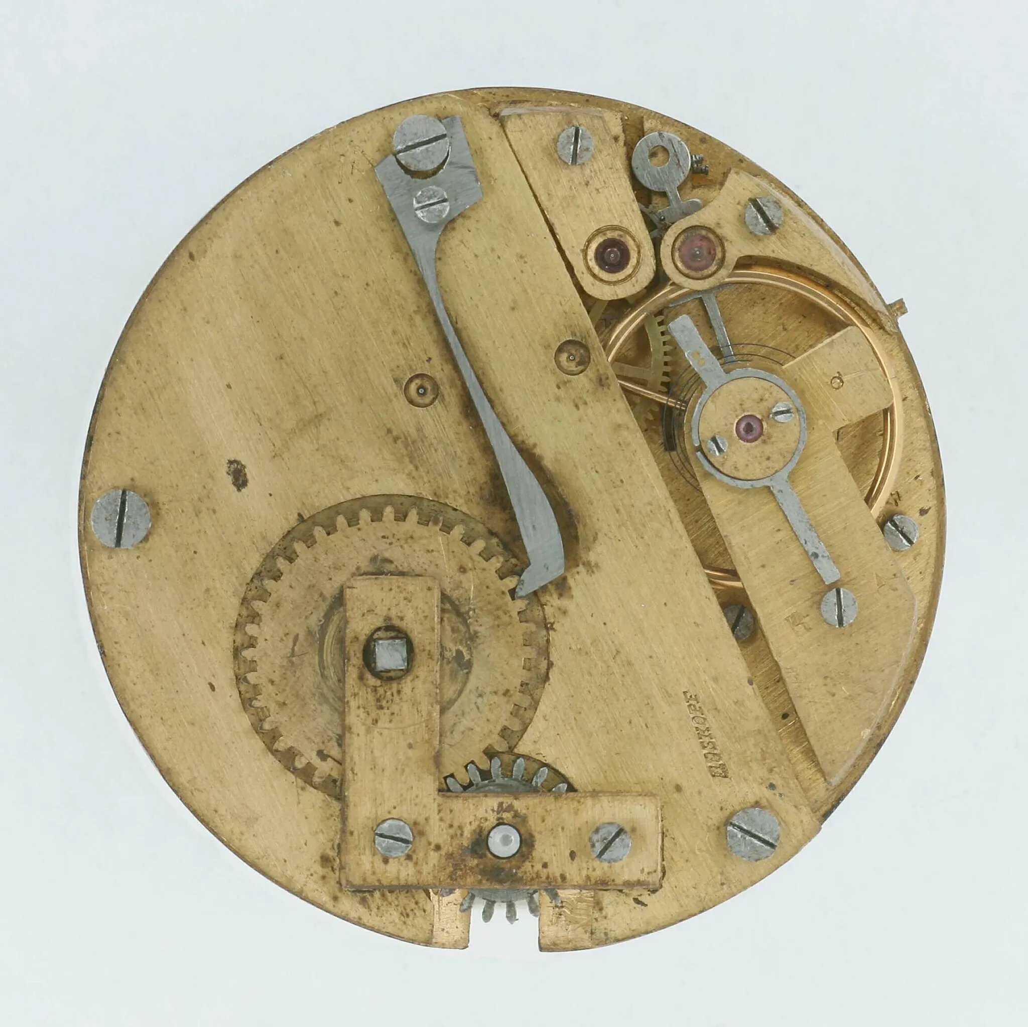 Photo showing: Um 1870 von Georges Fréderic Roskopf in La Chaux-de-Fonds gefertigte Taschenuhr

„La Prolétaire“

aus der ersten Serie. Das Gehäuse aus Neusilber hat die Maße Höhe: 8.20 cm, Tiefe: 2.20 cm, Durchmesser: 5.40 cm