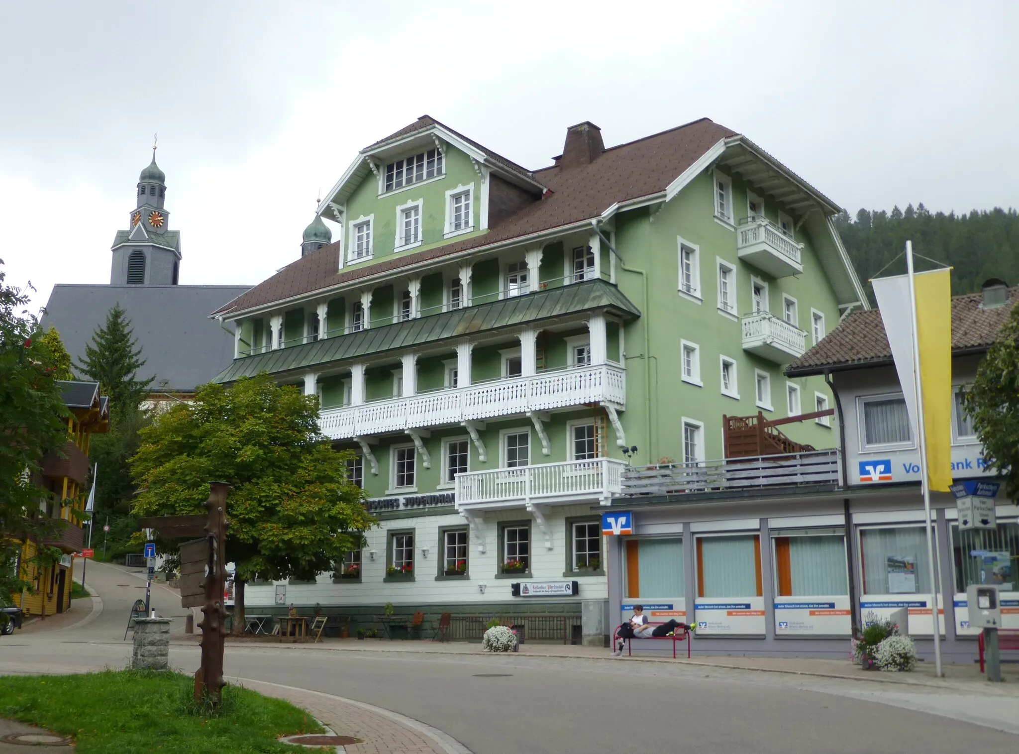 Photo showing: Large green residential building in Todtmoos, far from the traditional Black Forest image.