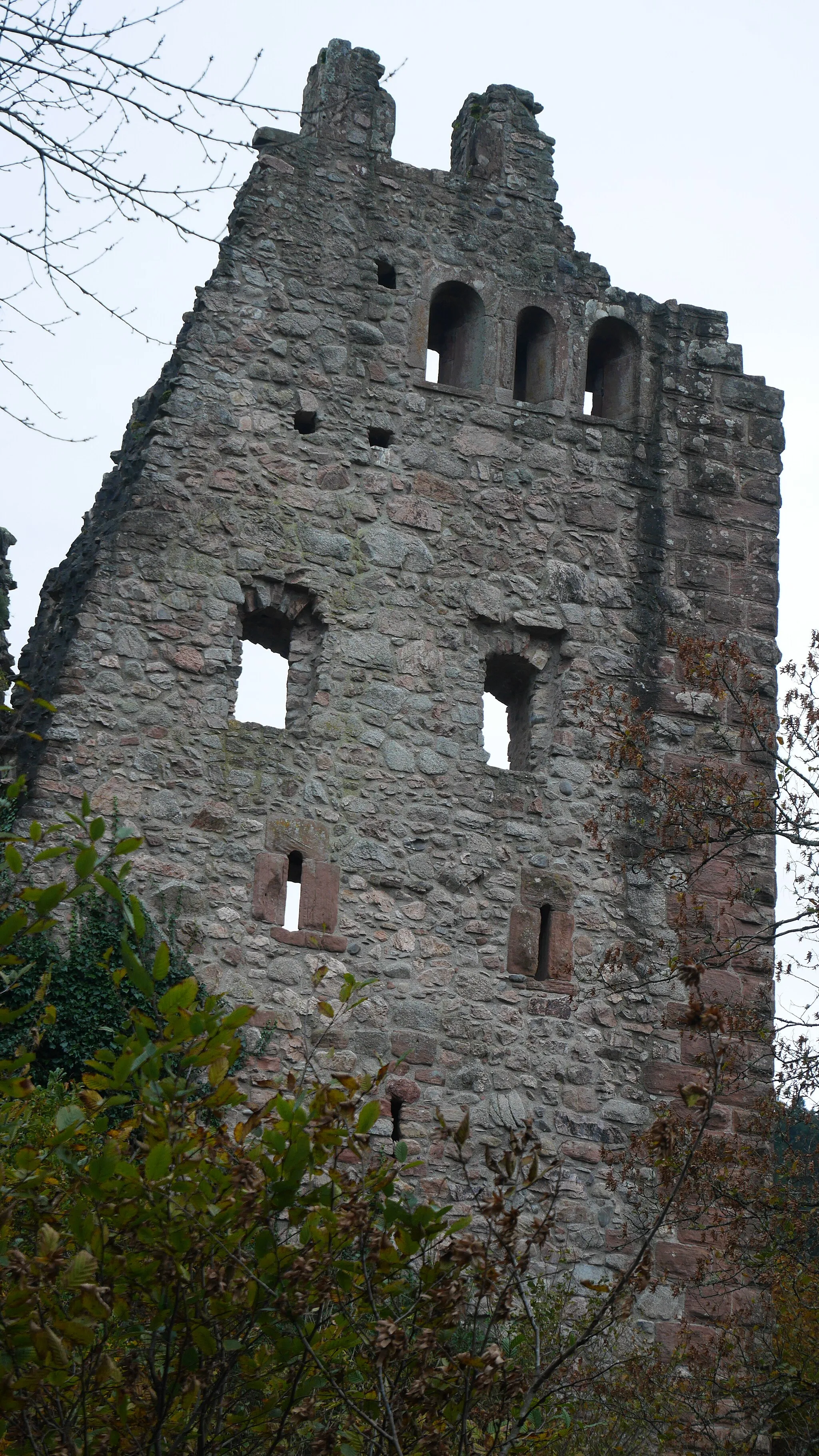 Photo showing: Ruine Schenkenburg 3 romanische Fenster