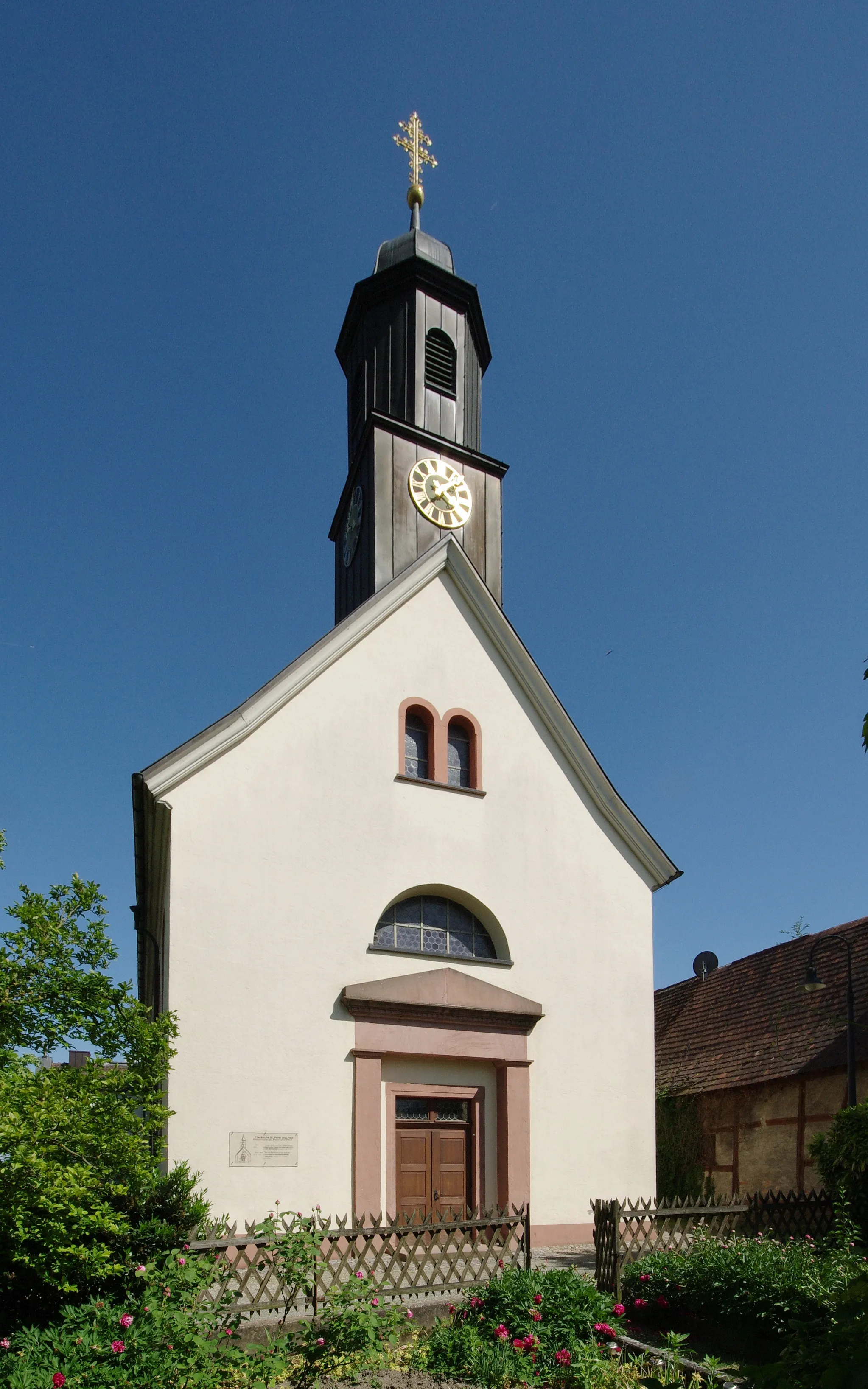 Photo showing: Waltershofen ein Vorort von Freiburg

Haupteingang der Kirche St Peter und Paul