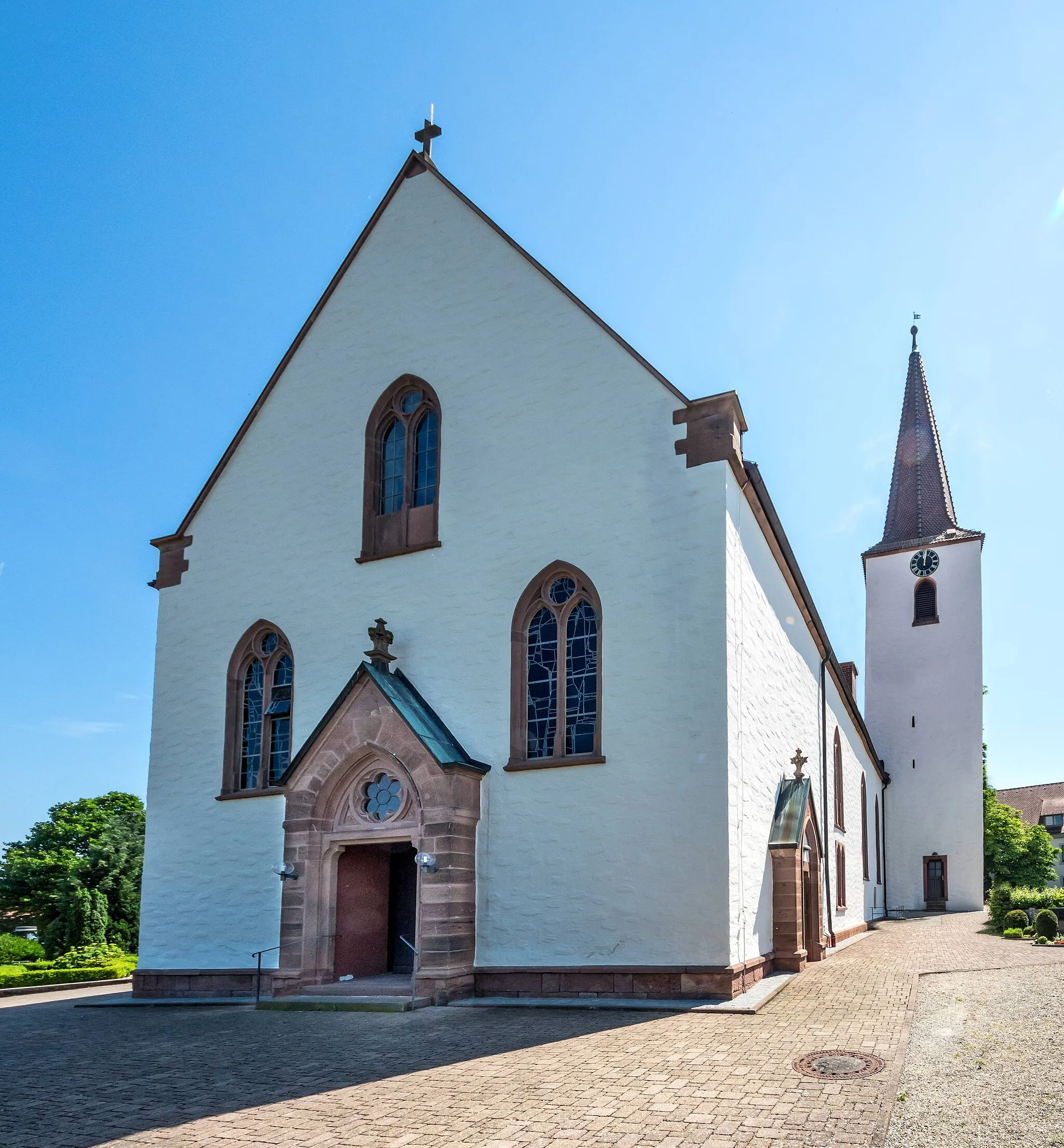 Photo showing: Bilder der evangelischen Kirche in Wolfenweiler

Die Kirche von Westen mit Haupteingang