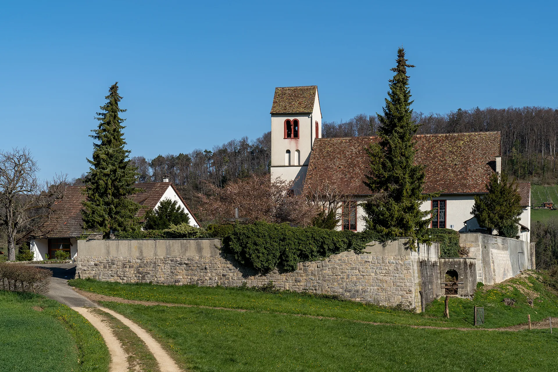 Photo showing: Sigristenhaus und Kirche in Ziefen (BL)