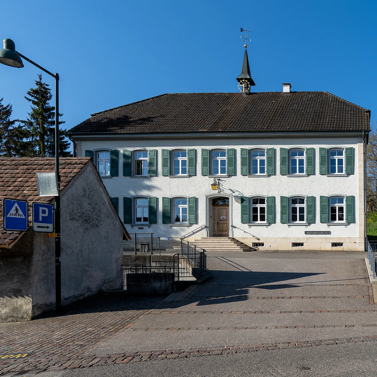 Photo showing: Gemeindehaus und ehemaliges Schulhaus in Ziefen (BL)