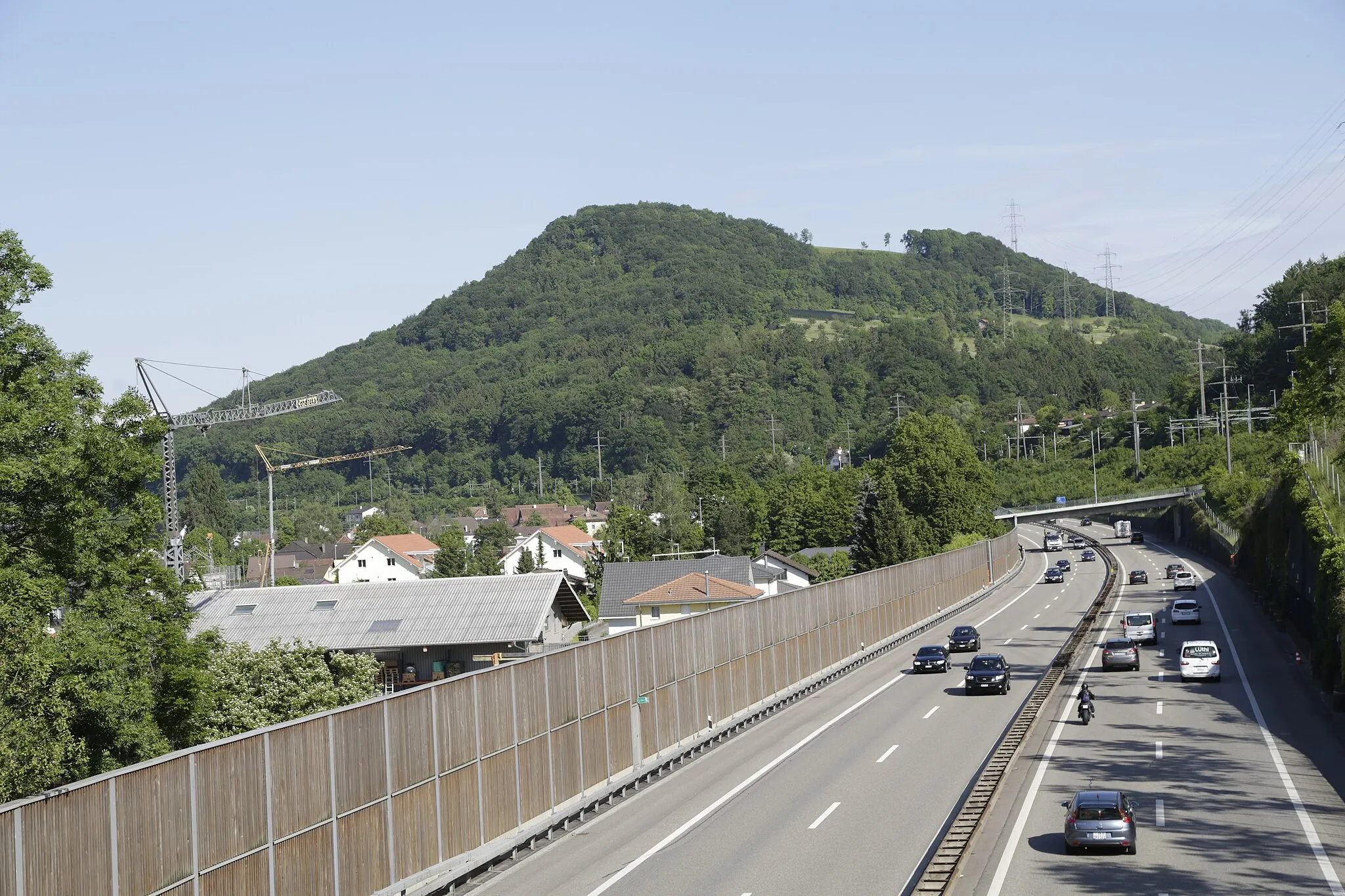 Photo showing: Blich von der Fussgängerübergang beim Bahnhof Mumpf über die A3 in Richtung Mumpferflue.